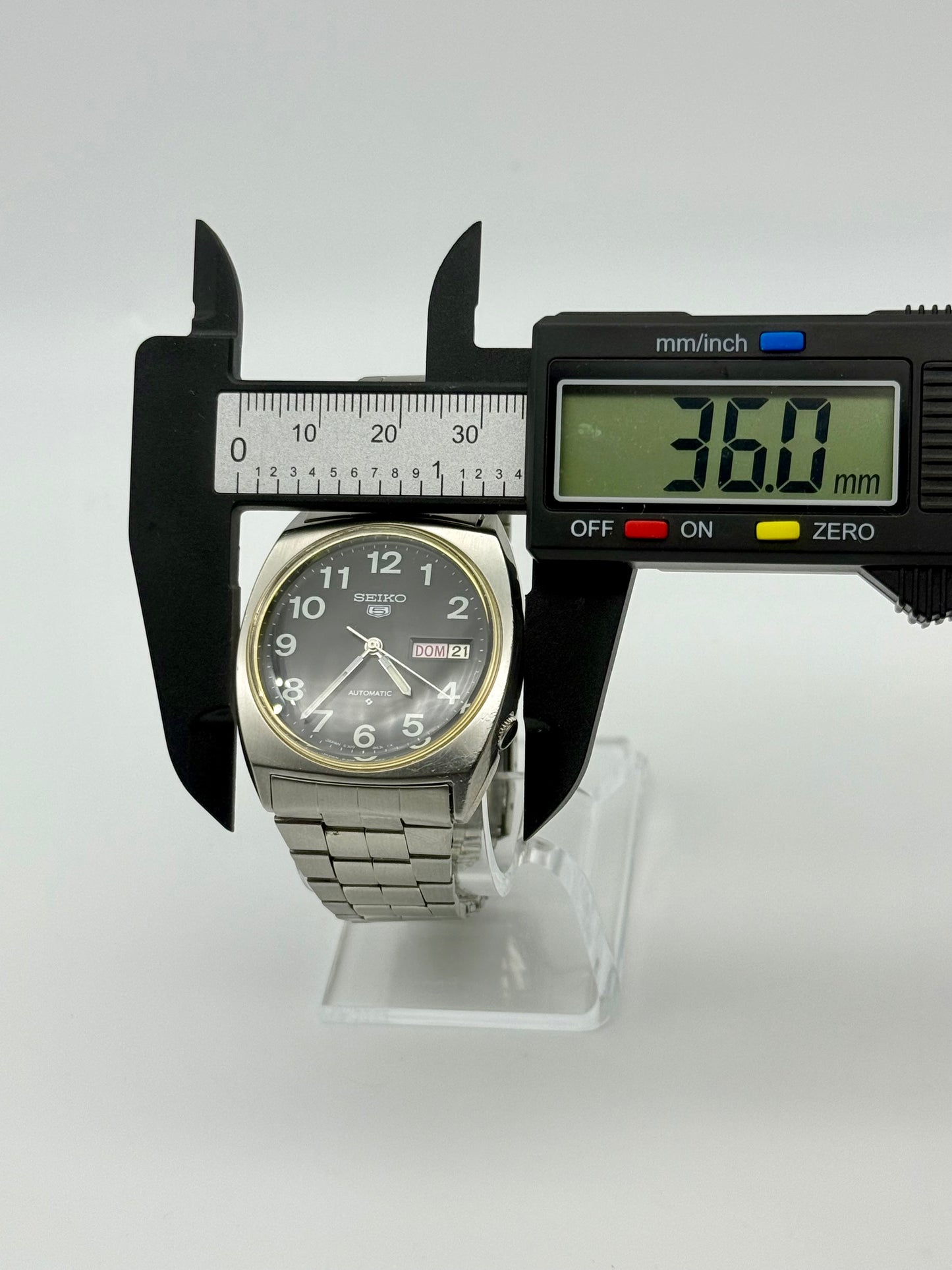 Vintage 1980 Seiko 5 automatic watch, 36mm size case, 7.5in size wrist bracelet.