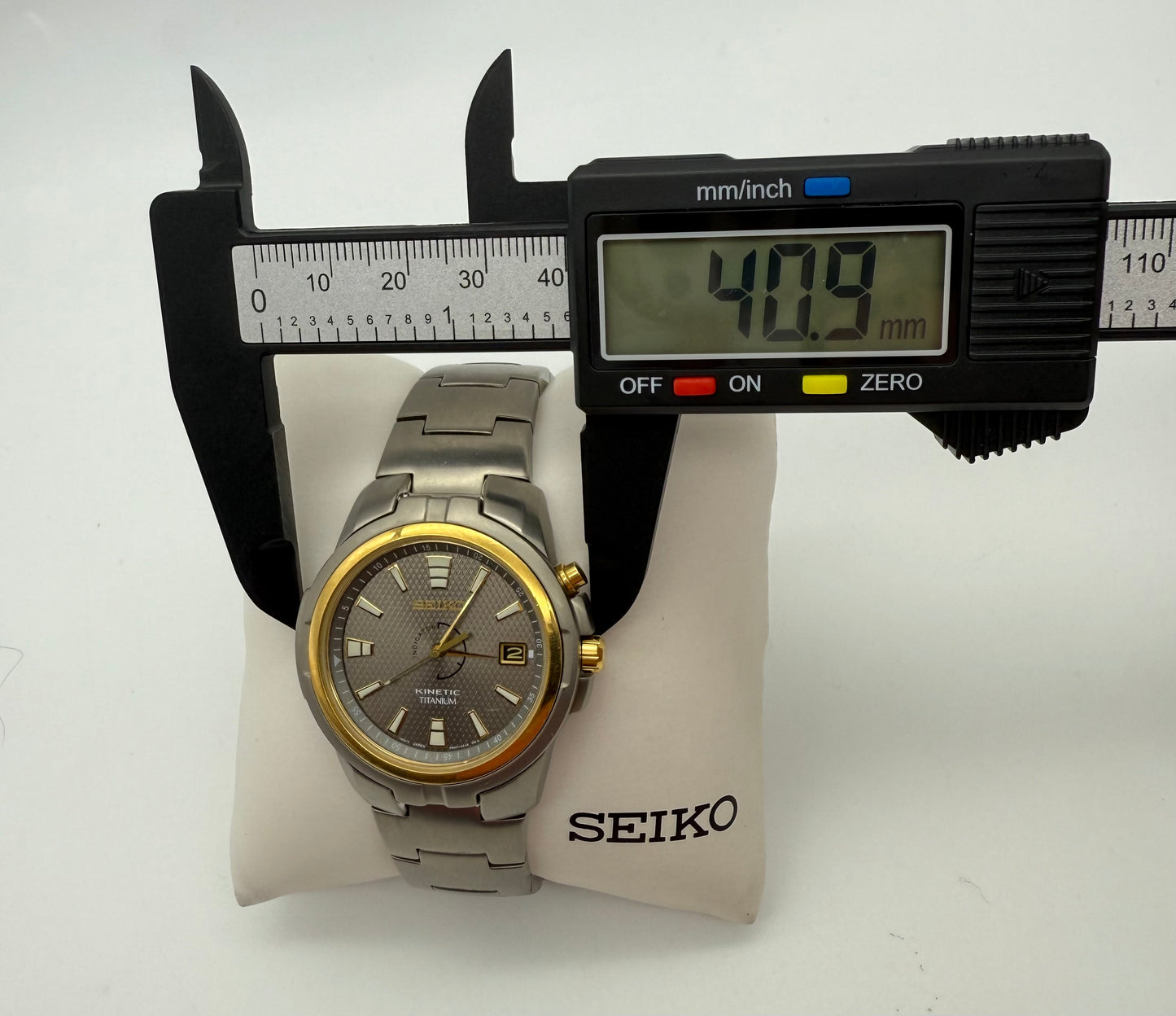Vintage Seiko Kinetic Titanium, 40mm size case, 7.5in size wrist bracelet