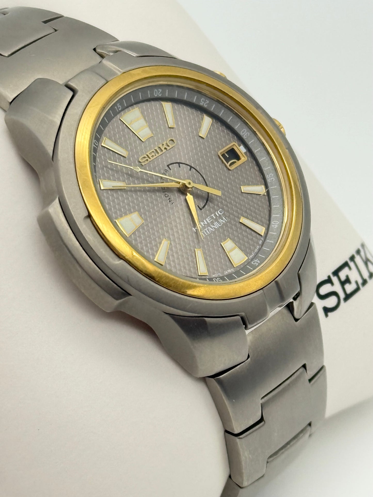 Vintage Seiko Kinetic Titanium, 40mm size case, 7.5in size wrist bracelet