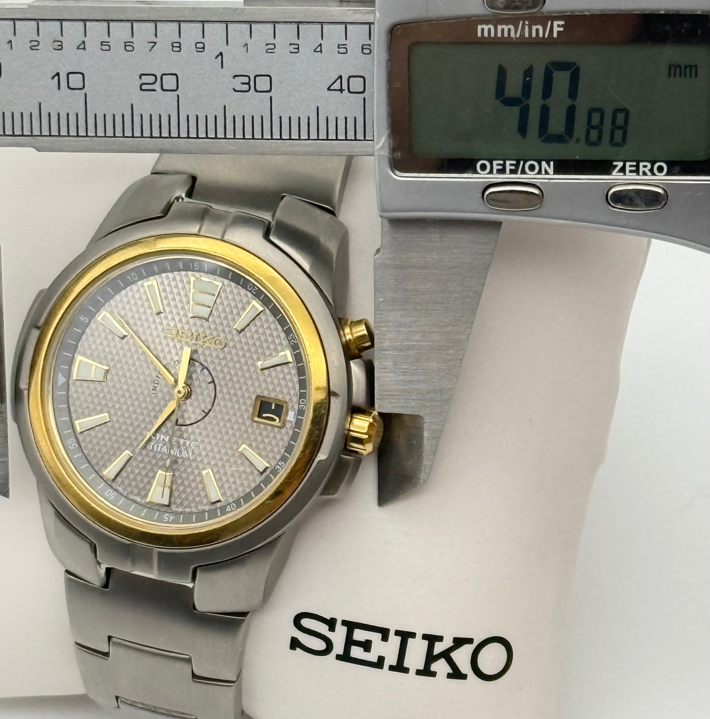 Vintage Seiko Kinetic Titanium, 40mm size case, 7.5in size wrist bracelet