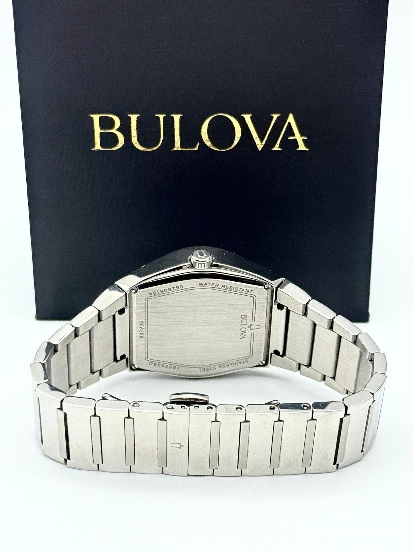 Bulova Gemini men’s watch, 40mm size case, 7.5in size wrist bracelet and 2 extra links.