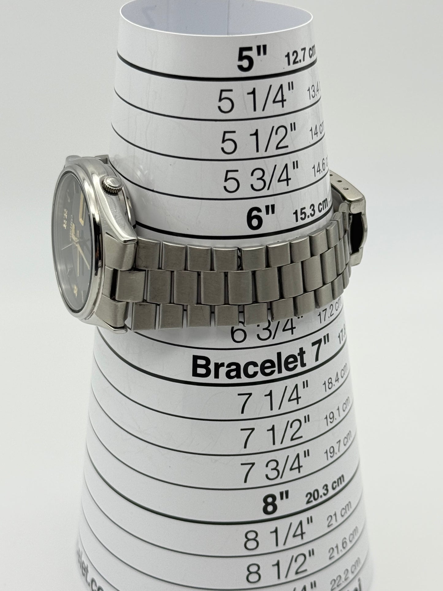 Vintage 1979 Seiko 5 automatic movement watch, 35mm size case, 6.5in size wrist bracelet