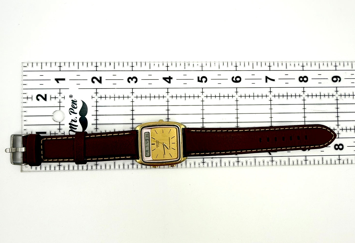 Vintage 1981 Seiko analog and digital tank watch, 31mm size case, 8in size leather band