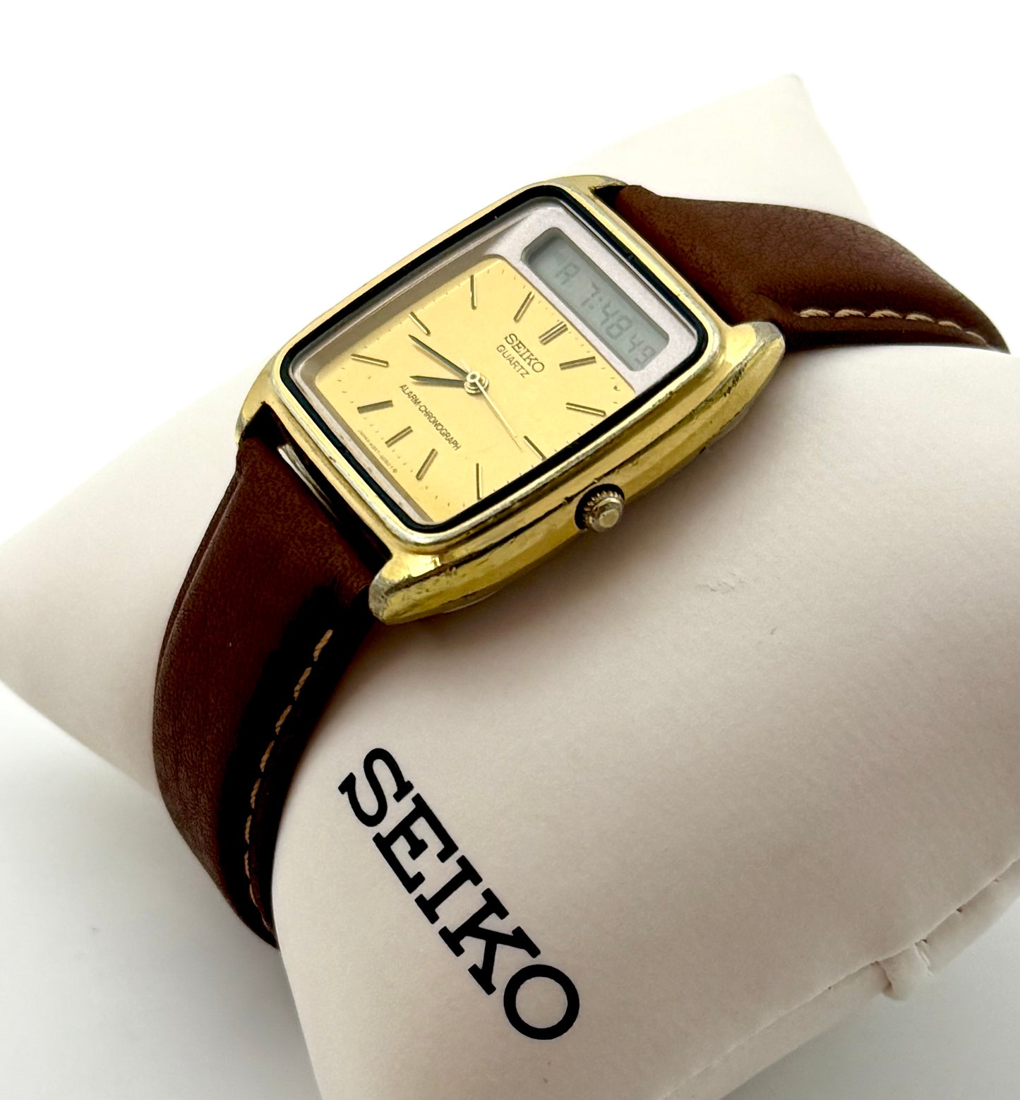 Vintage 1981 Seiko analog and digital tank watch, 31mm size case, 8in size leather band