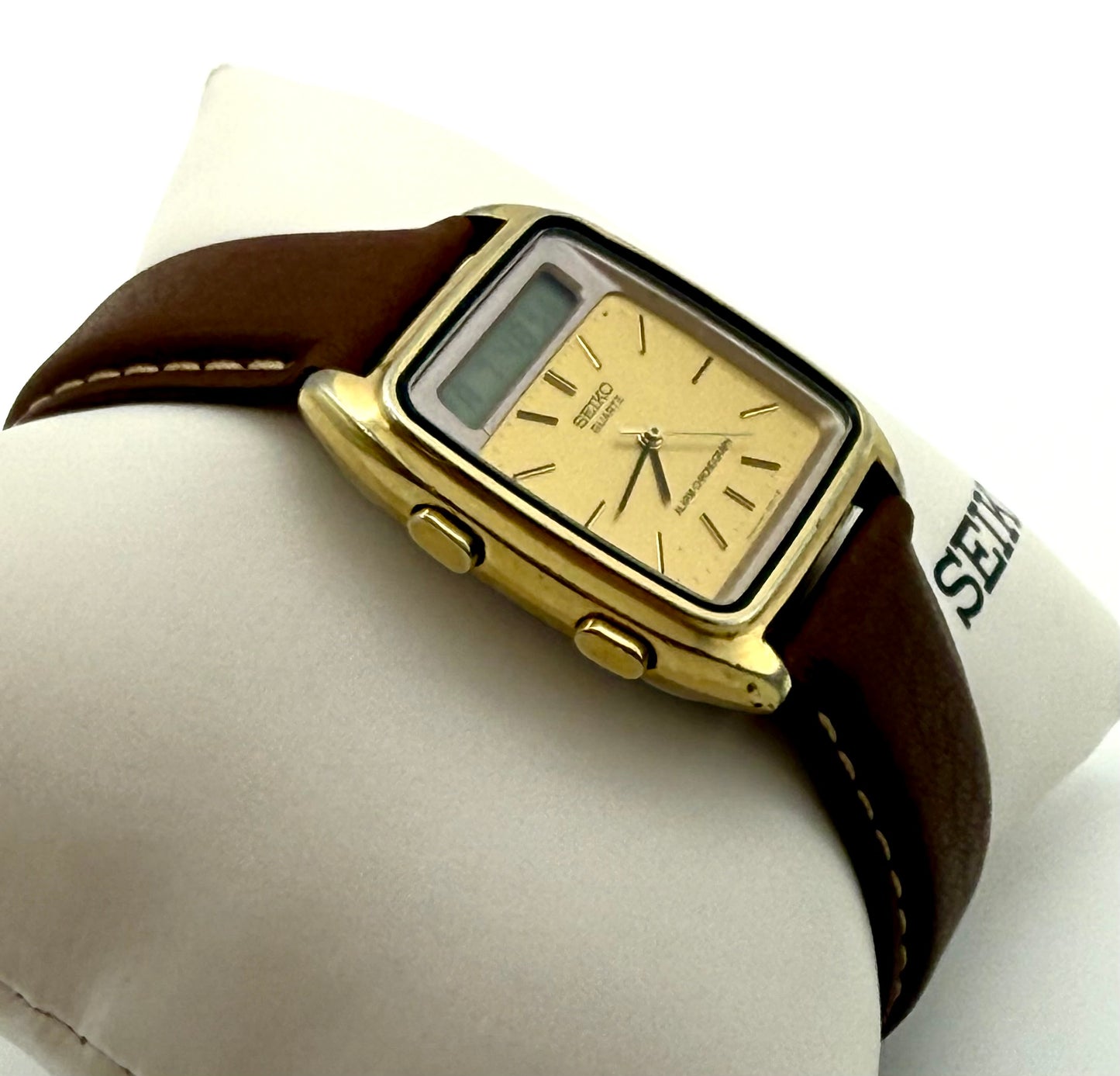 Vintage 1981 Seiko analog and digital tank watch, 31mm size case, 8in size leather band