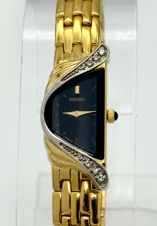 Vintage 1996 Seiko half moon whit real diamond, 18mm size case, 7in wrist bracelet.