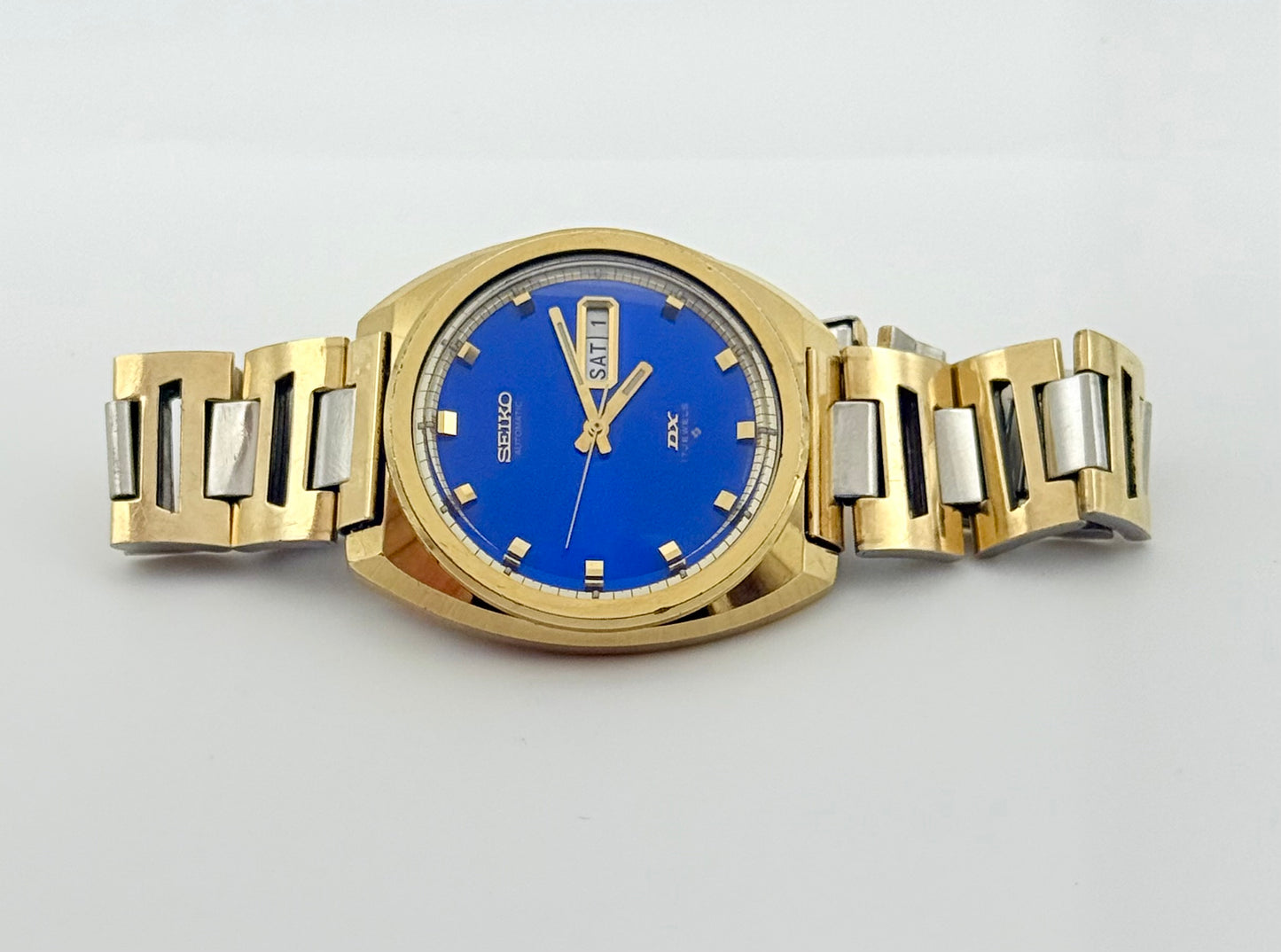Vintage 1970 Seiko DX automatic watch, 39mm size case, 7.5in size wrist bracelet