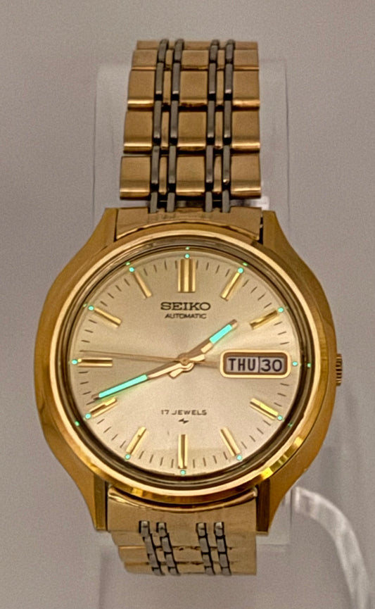 Vintage 1974 Seiko automatic watch, 37mm size case, 7.5in size wrist bracelet.