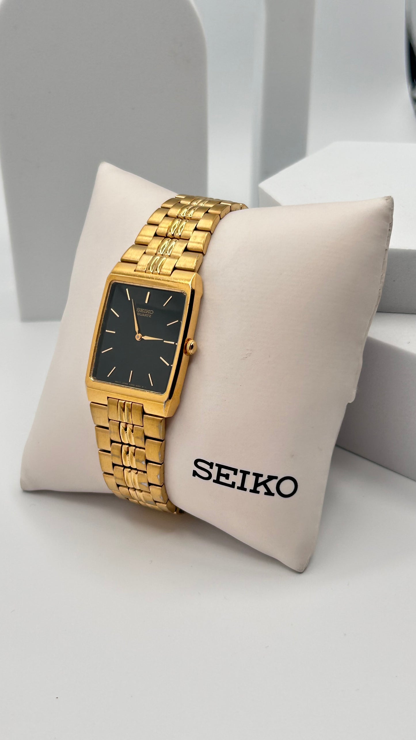 Vintage 1991 Seiko tank watch, 29mm size case, 8in size wrist bracelet