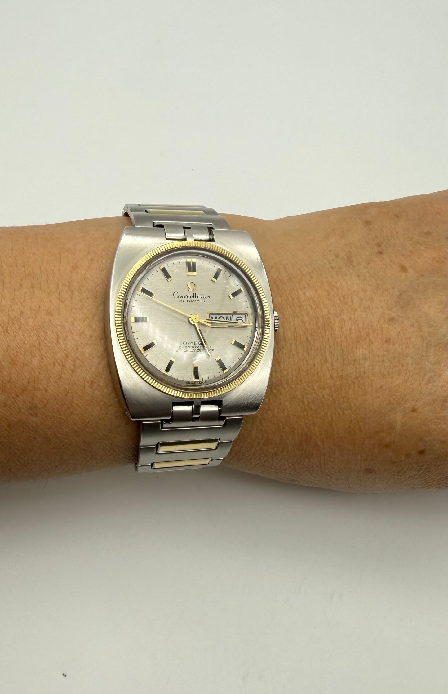 Vintage 1970 Omega Constellation 18k coin bezel watch, 37mm size case, 7in size wrist stretch bracelet