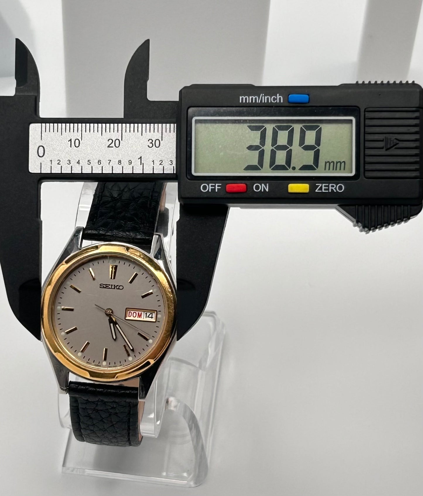 Vintage 2002 Seiko watch, 38mm size case, 7.5 size leather band
