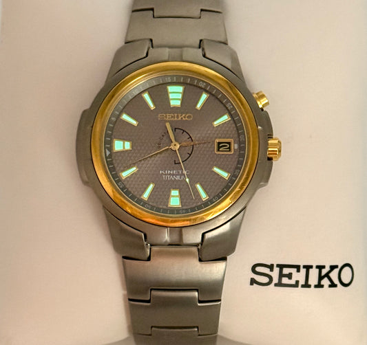 Vintage Seiko Kinetic Titanium, 40mm size case, 7.5in size wrist bracelet