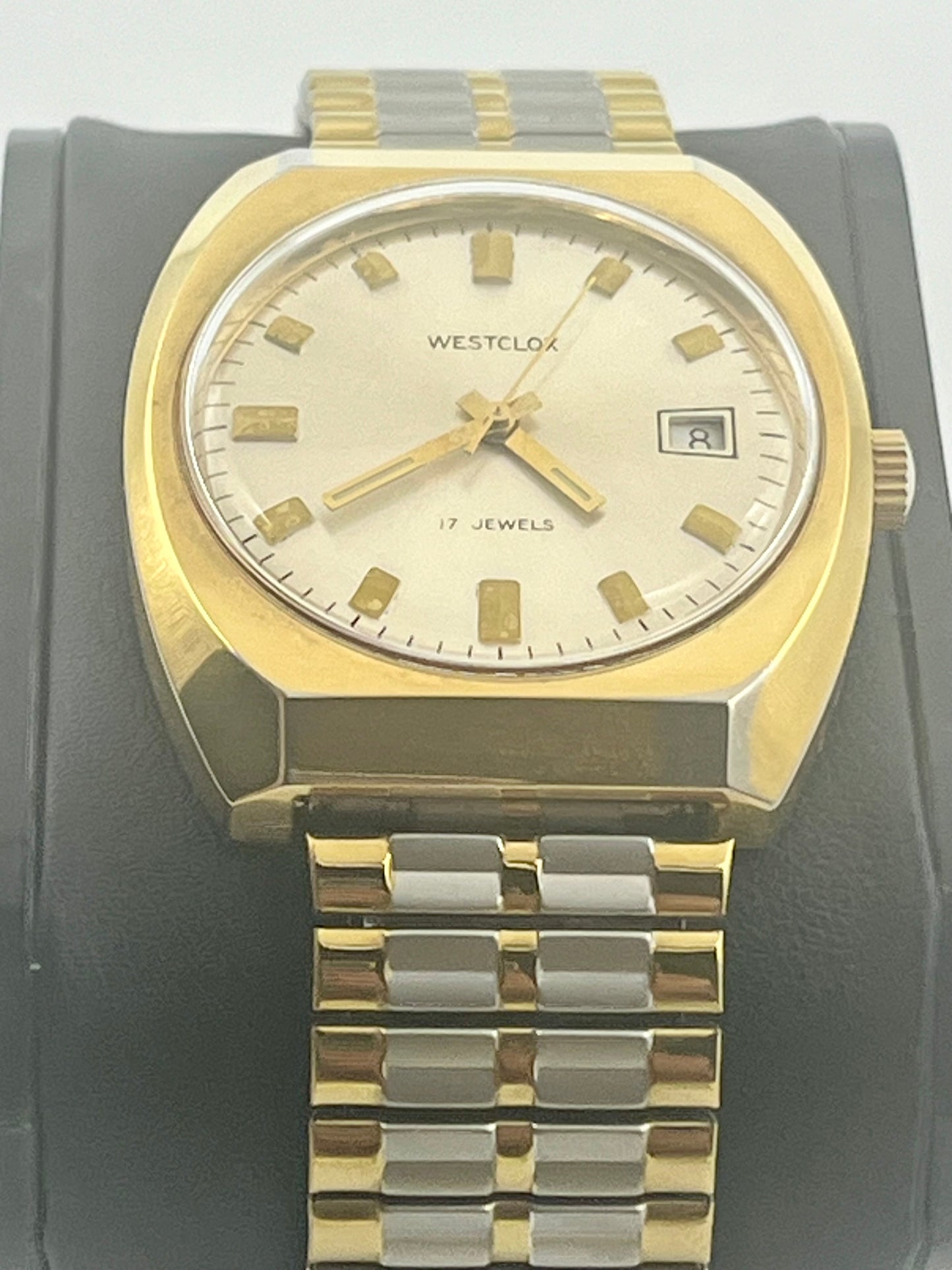 Vintage 1972 Automatic Westclox 17 Jewels, watch, 37mm size case, 7 stretch band