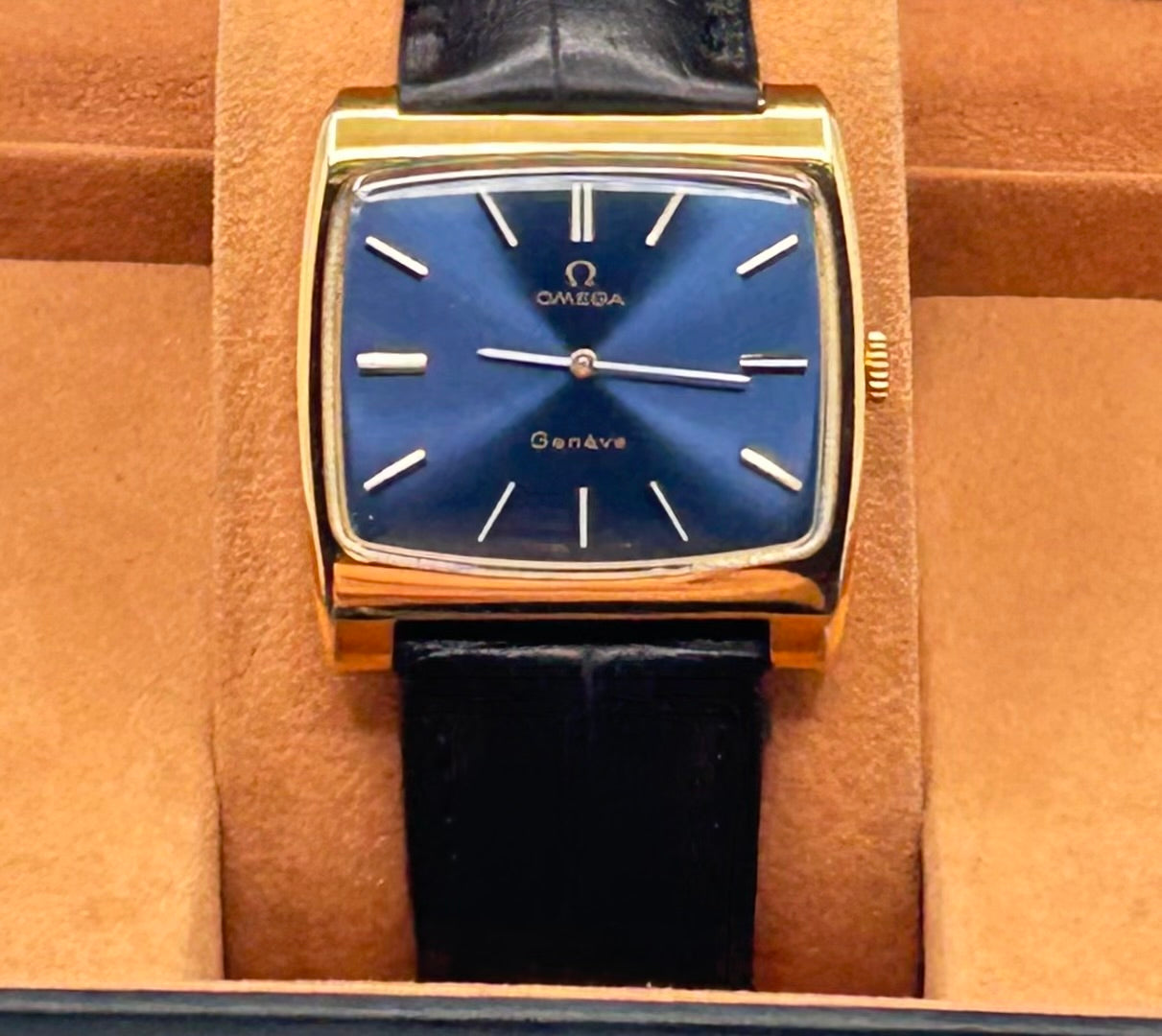 Vintage 1972 Omega Swiss watch, 35mm size case, 7in wrist leather band.