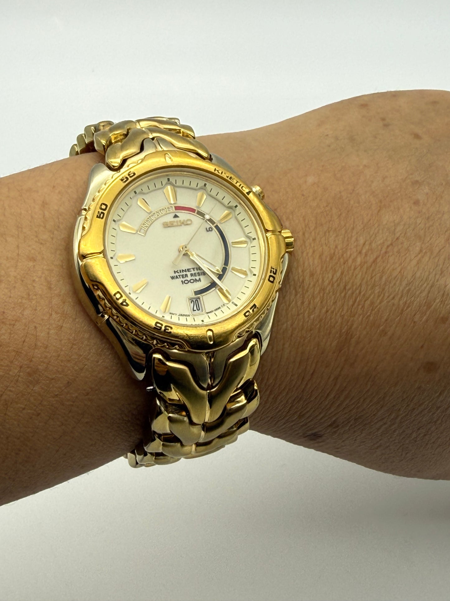 Vintage 2000 Seiko Kinetic watch, 40mm size, 7in size wrist bracelet