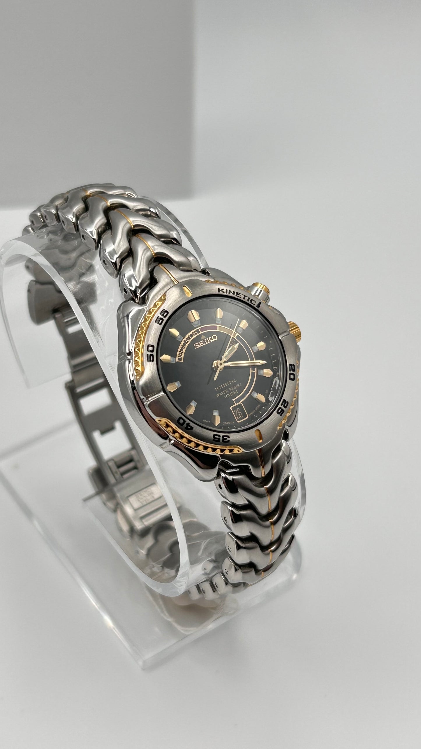 Vintage 2001 Seiko Kinetic women’s watch, 30mm size case, 6in size wrist bracelet