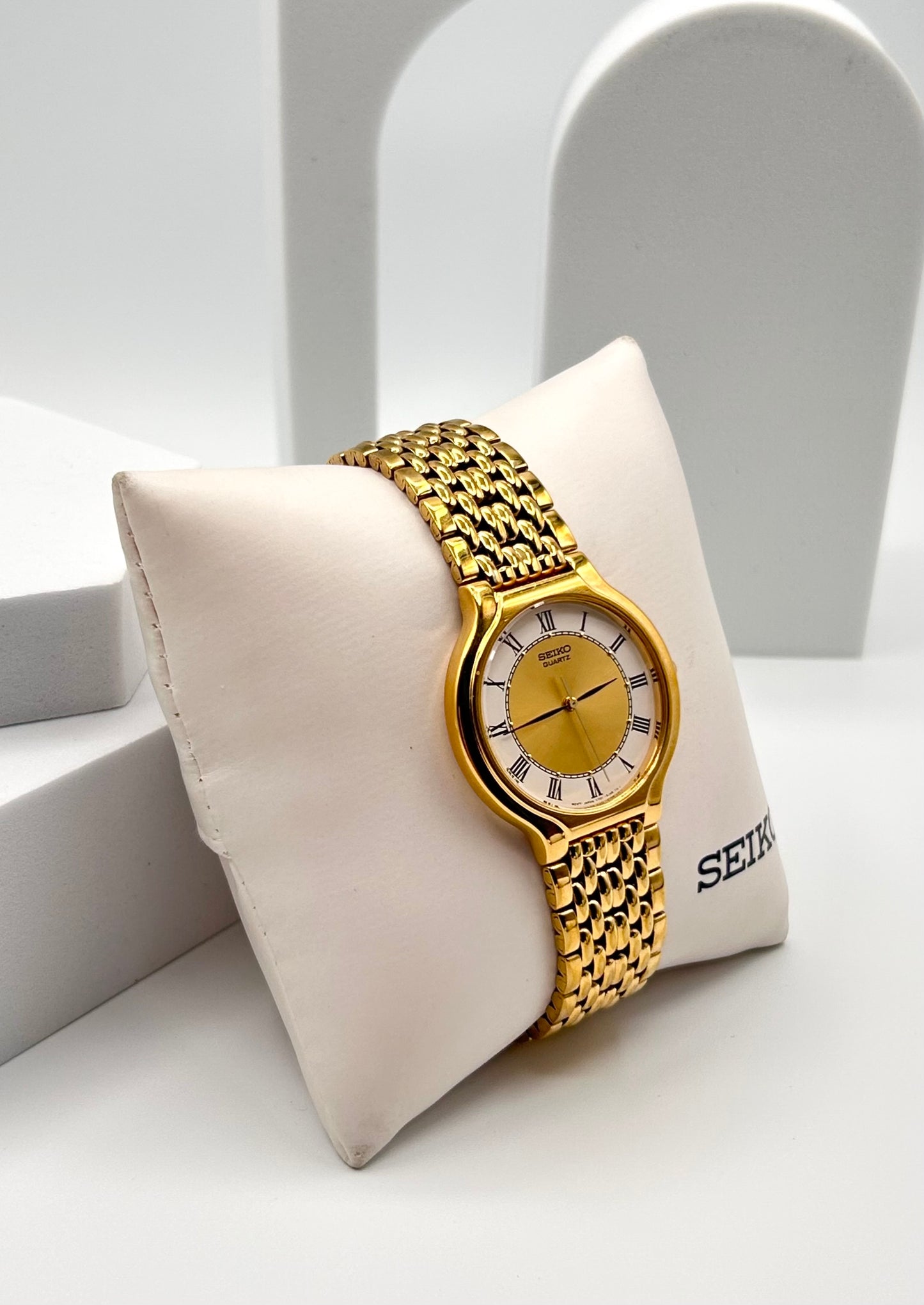 Vintage 1990 Seiko unixes watch, 30mm size case, 8in size wrist bracelet