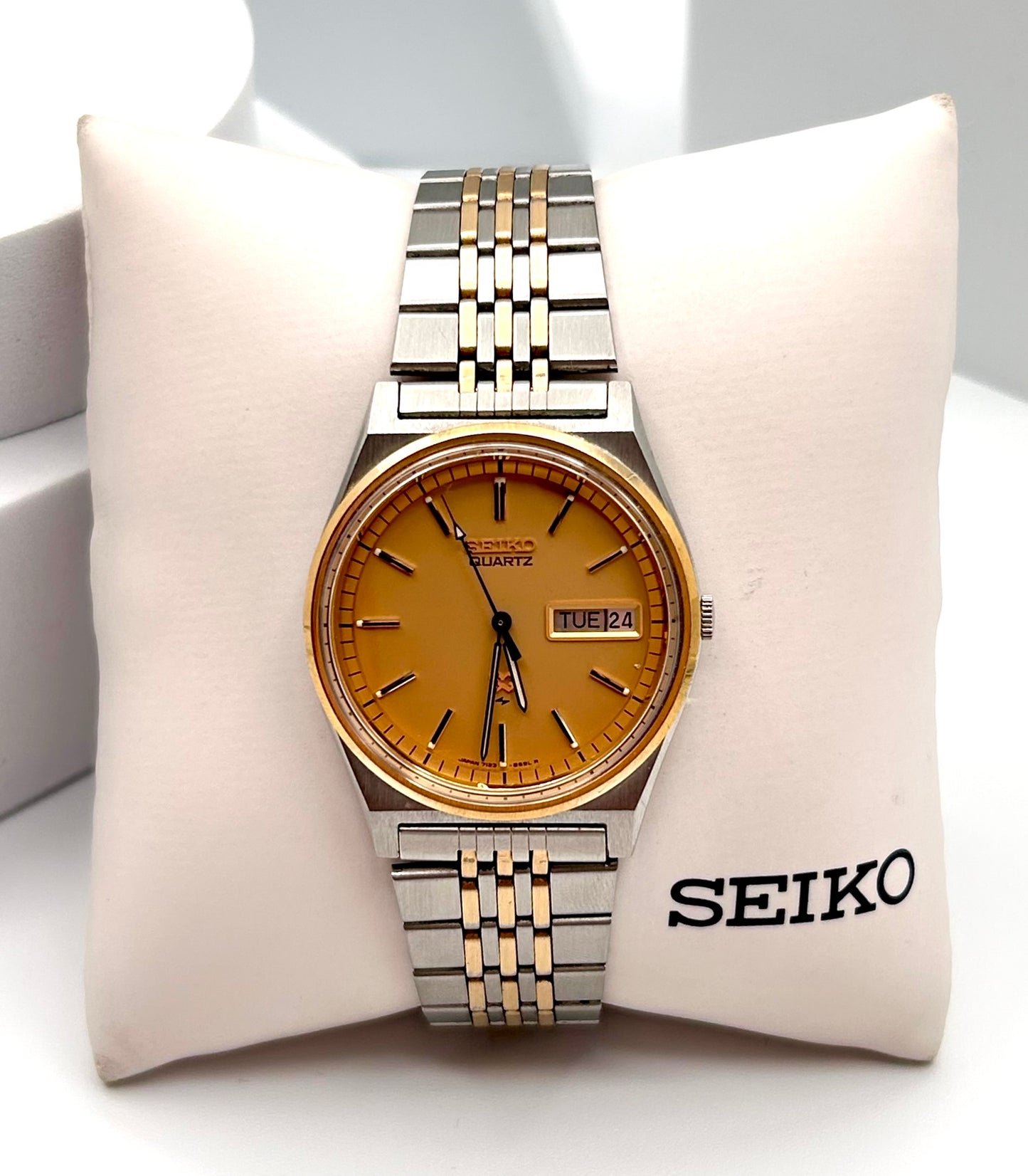 Vintage 1980 Seiko SQ watch, two tones, 36mm size case, 7.5in size wrist bracelet