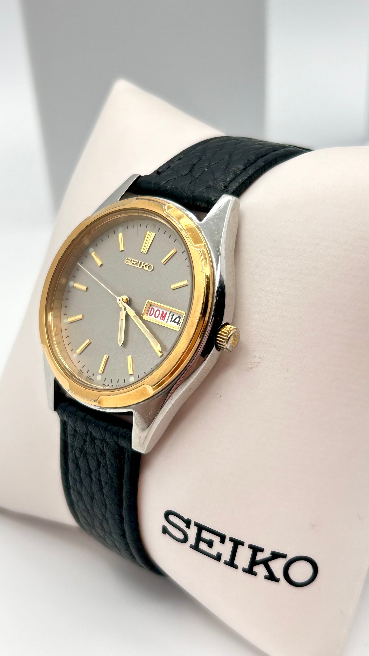 Vintage 2002 Seiko watch, 38mm size case, 7.5 size leather band