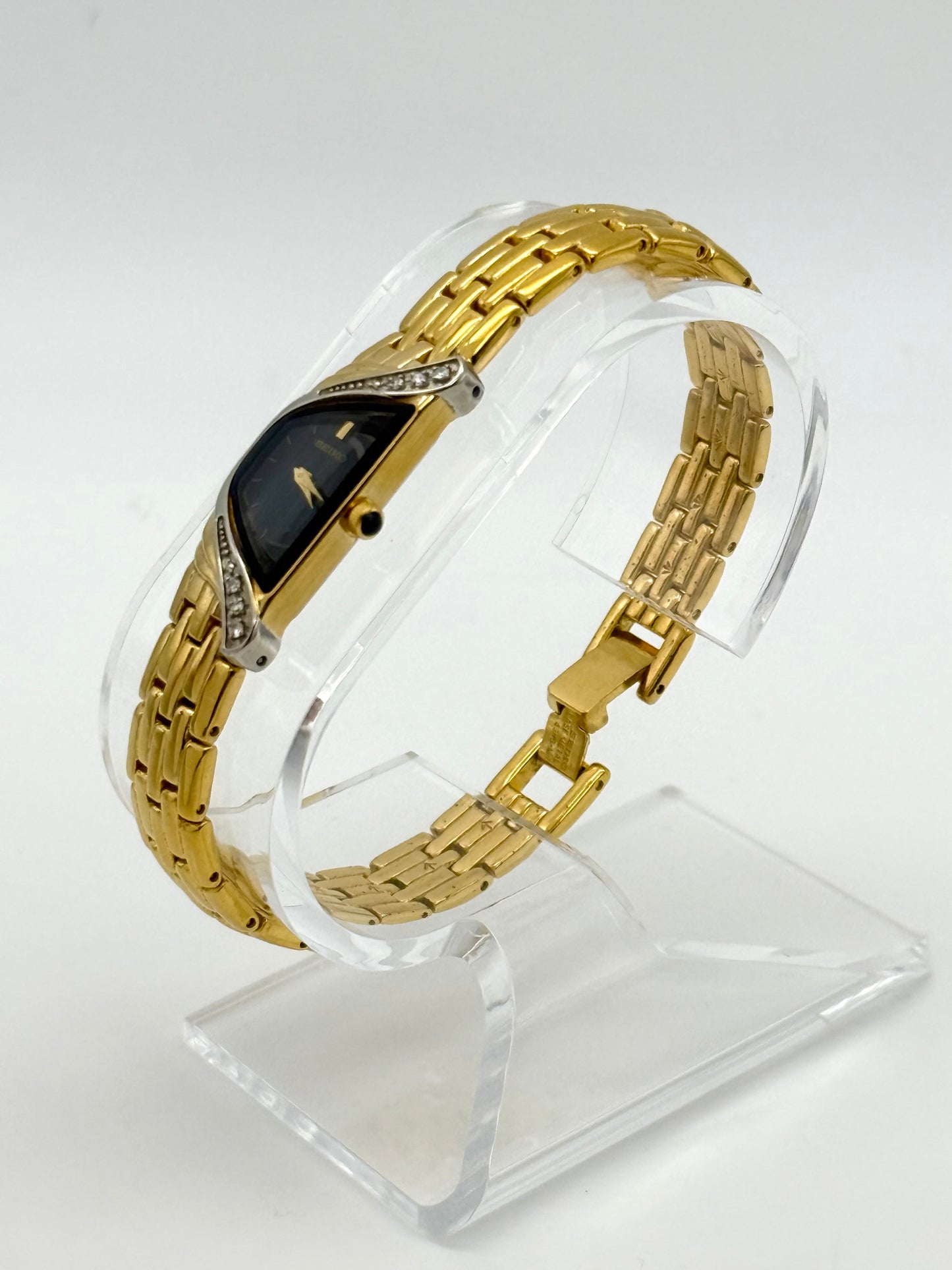 Vintage 1996 Seiko half moon whit real diamond, 18mm size case, 7in wrist bracelet.