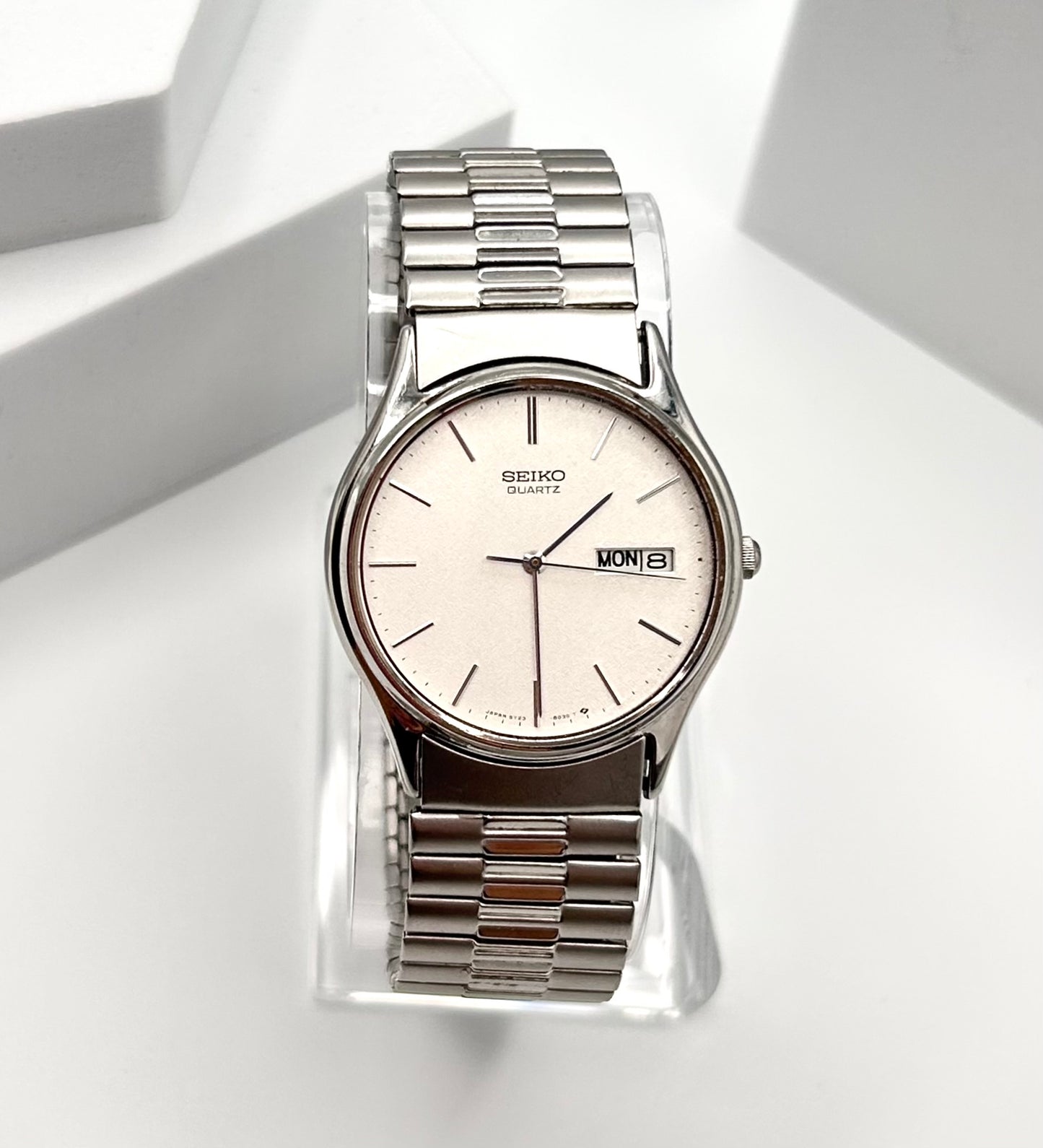 Vintage 2000 Seiko watch, 36mm size case, 7in size case