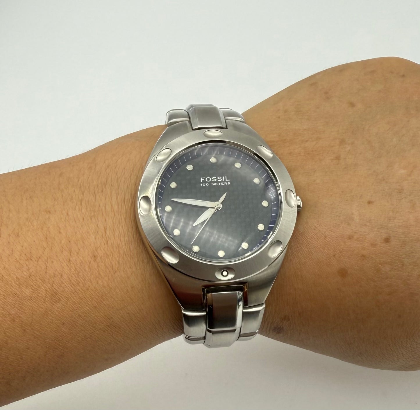 Fossil carbon fiber dial watch, 40mm size case, 6.5in size wrist bracelet