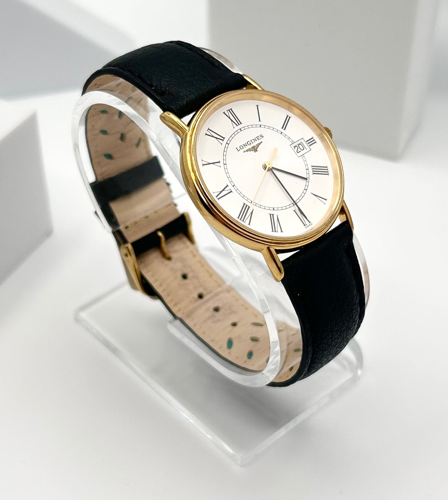 Vintage 1983 Longines quartz movement watch 37mm size case, 9in size wrist leather band