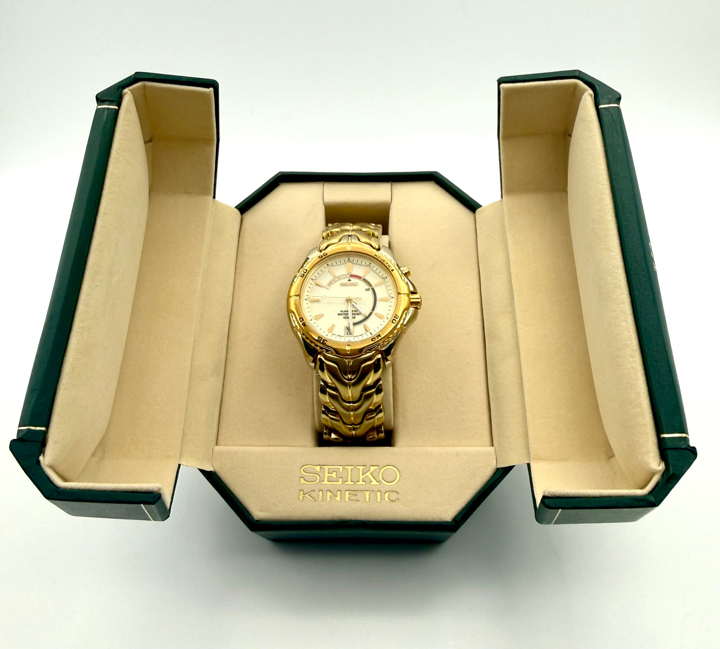 Vintage 2000 Seiko Kinetic watch, 40mm size, 7in size wrist bracelet
