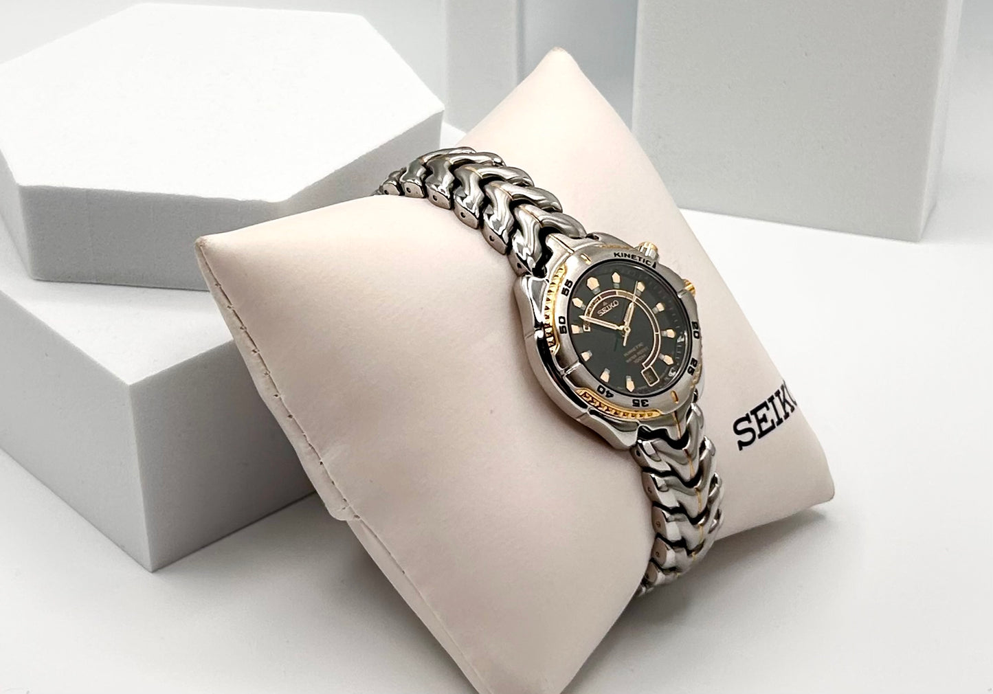 Vintage 2001 Seiko Kinetic women’s watch, 30mm size case, 6in size wrist bracelet