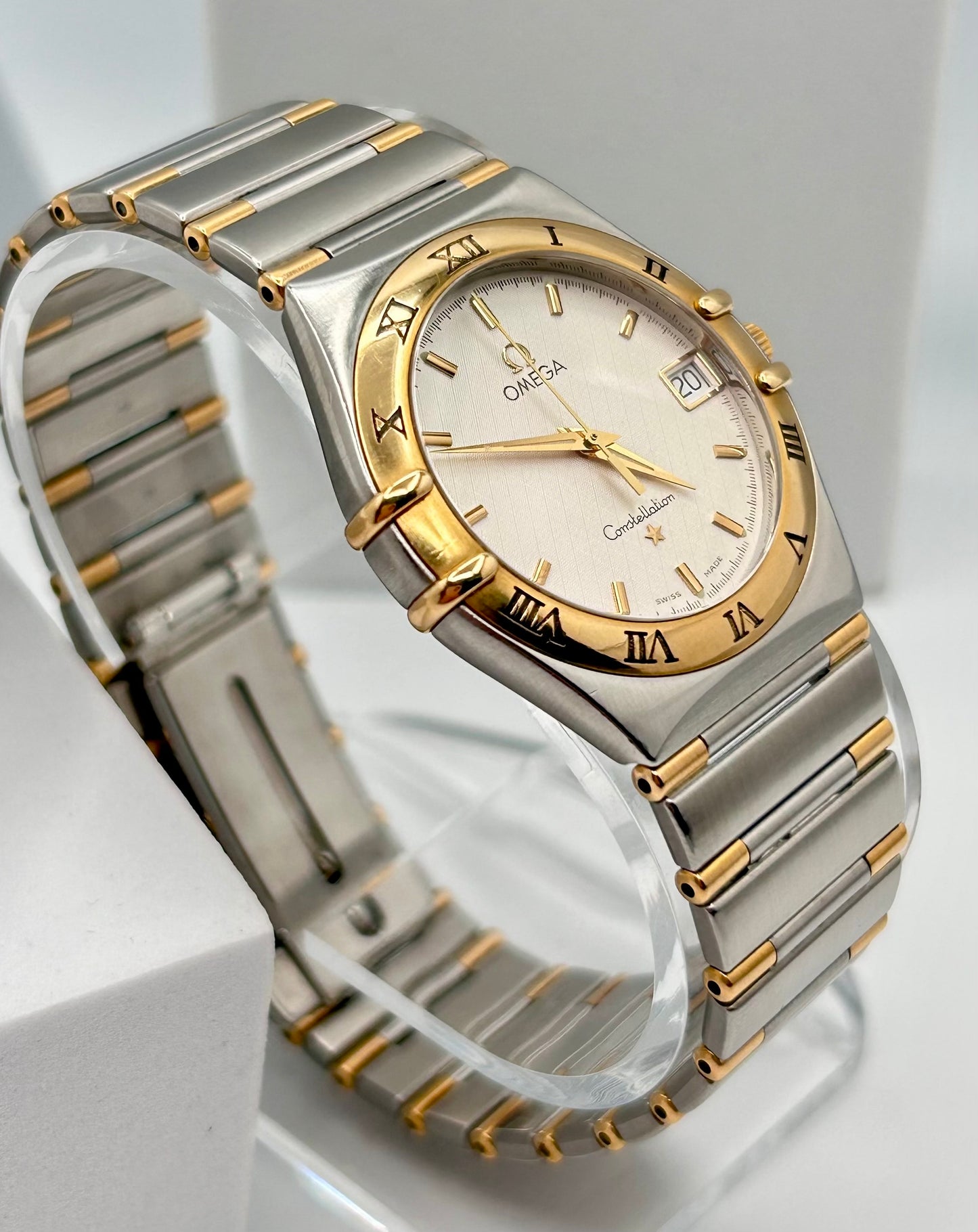 Vintage 1998 Omega Constellation 18k solid gold and stainless steel 39mm size case, 7.5in size wrist bracelet