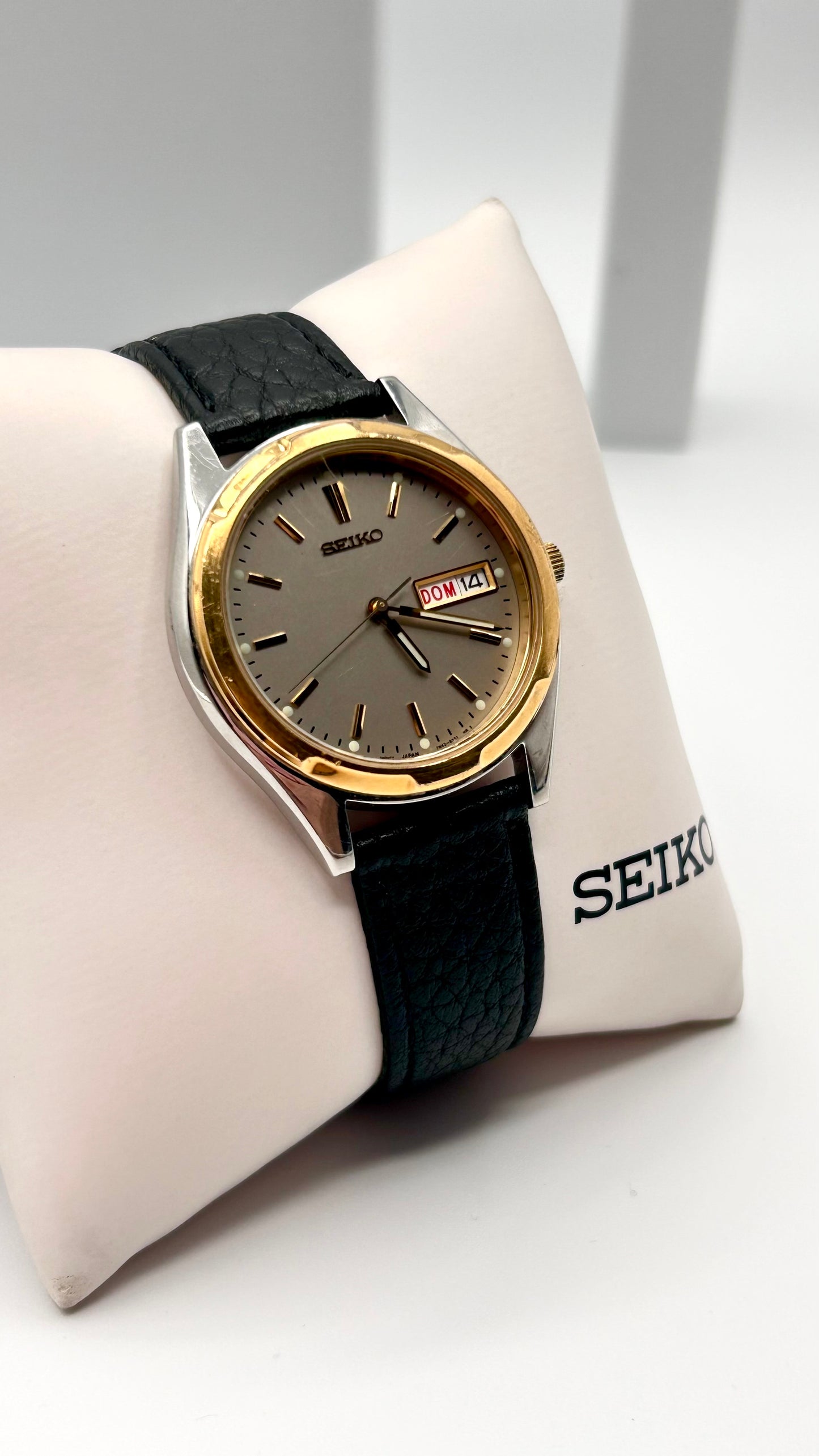 Vintage 2002 Seiko watch, 38mm size case, 7.5 size leather band