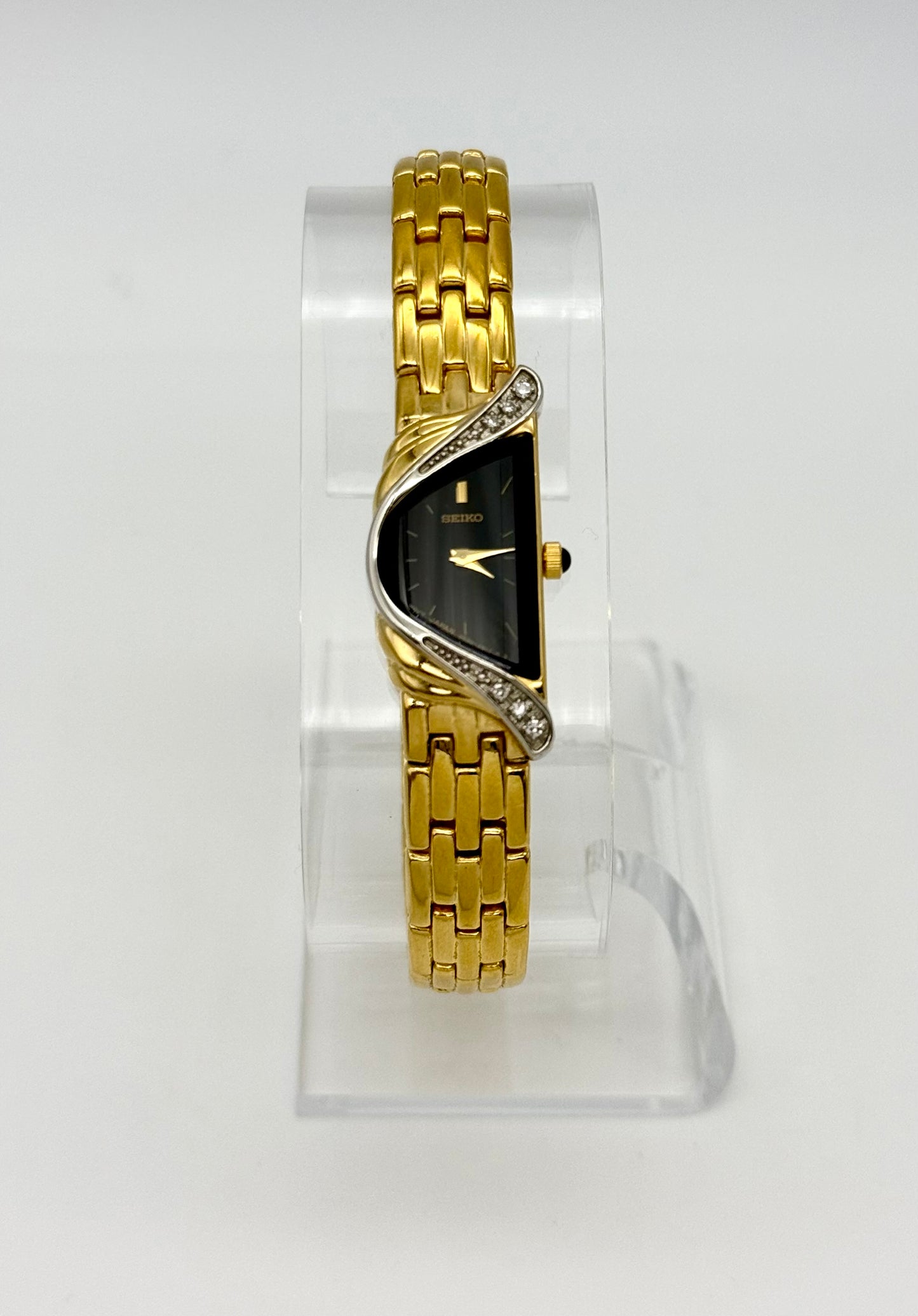 Vintage 1996 Seiko half moon whit real diamond, 18mm size case, 7in wrist bracelet.
