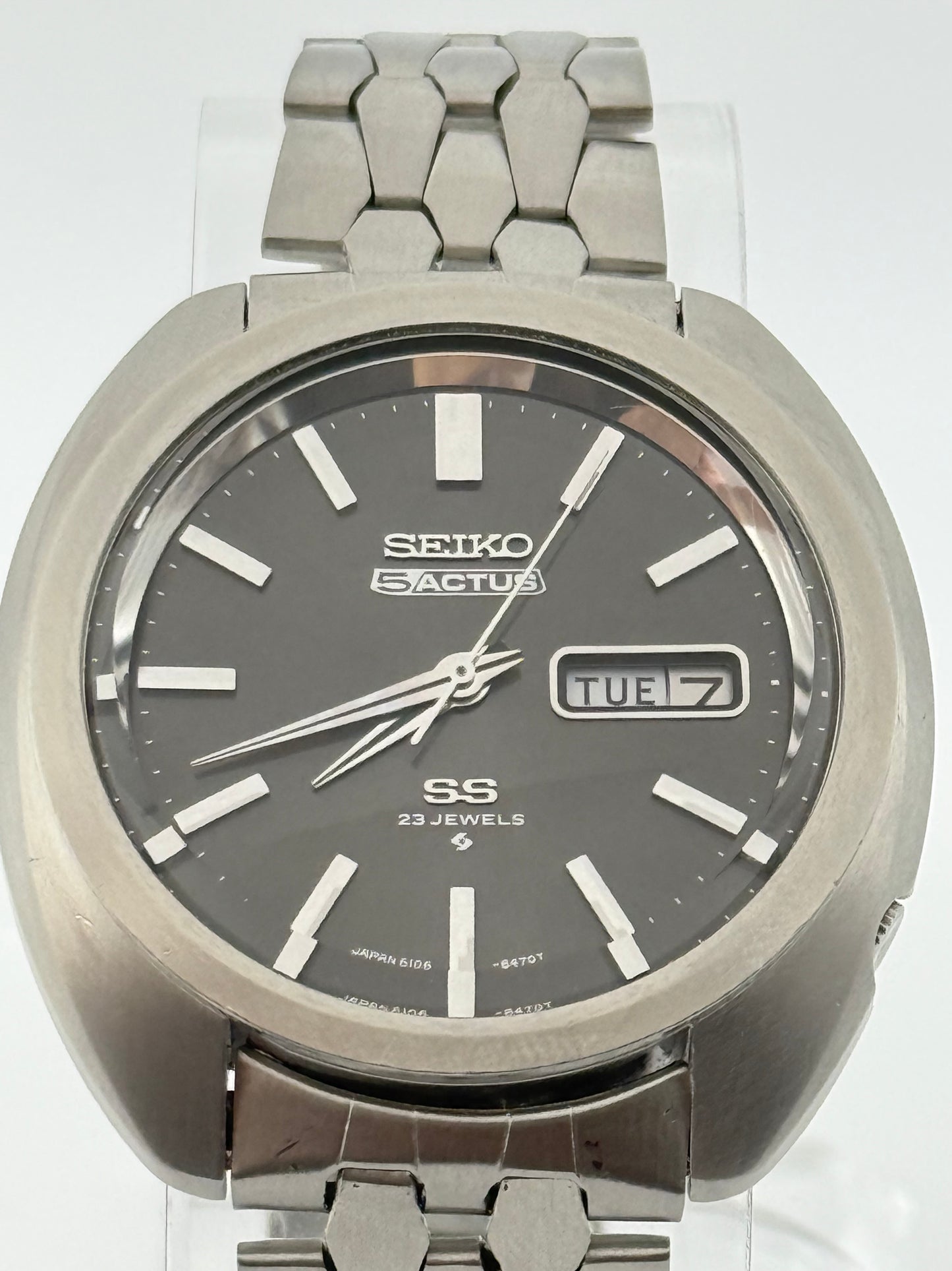 Vintage 1969 Seiko 5 Actus automatic watch , 40mm size case, 8in size wrist bracelet