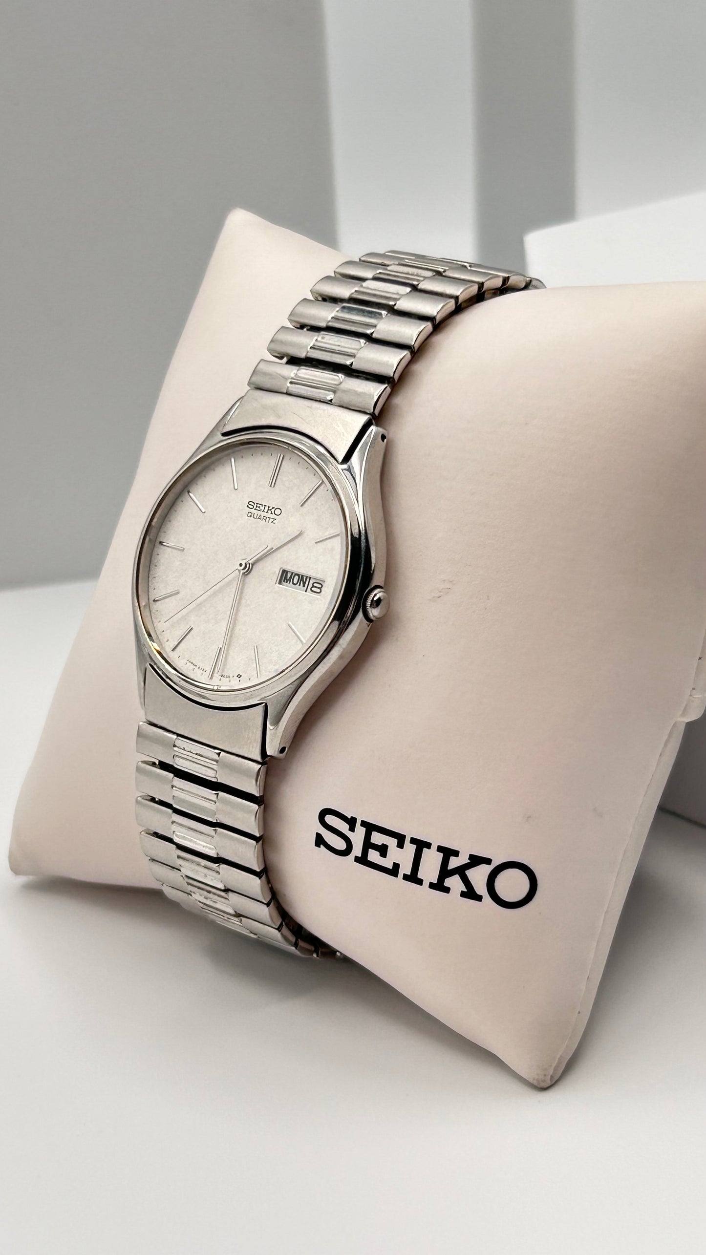 Vintage 2000 Seiko watch, 36mm size case, 7in size case