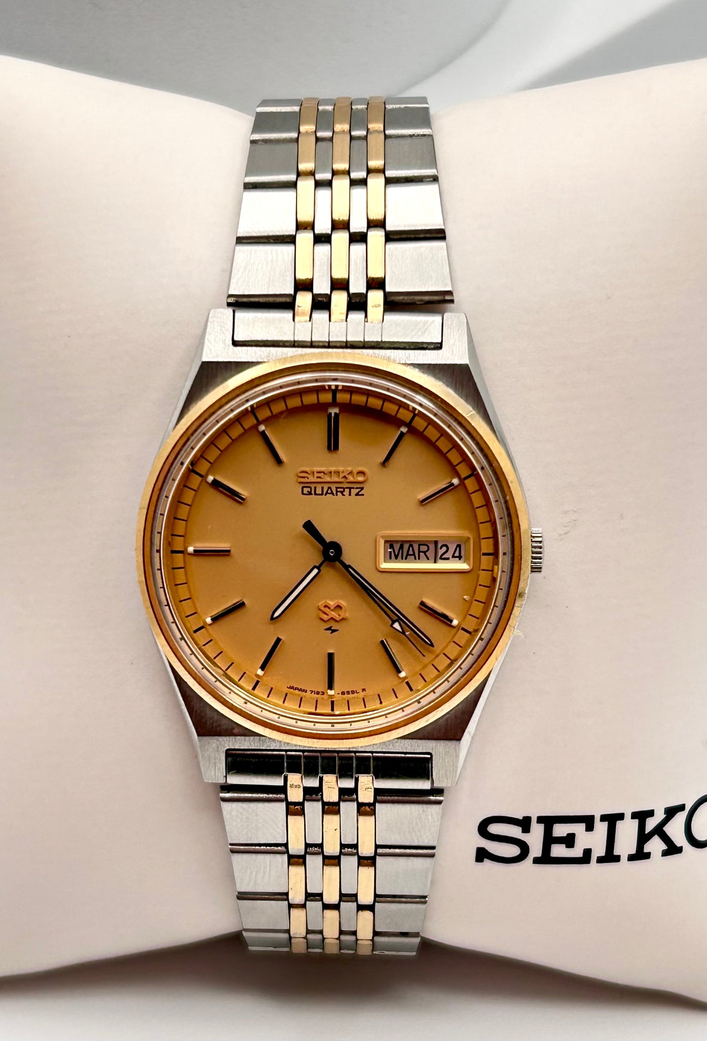 Vintage 1980 Seiko SQ watch, two tones, 36mm size case, 7.5in size wrist bracelet