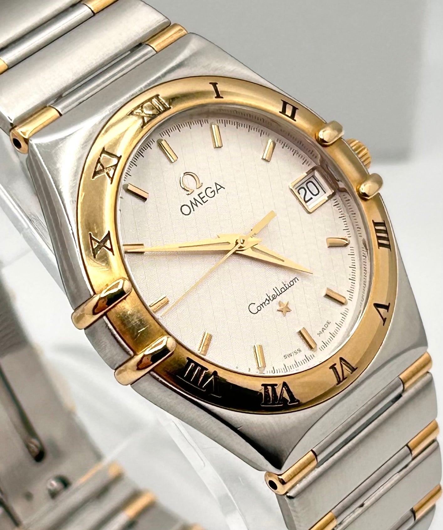 Vintage 1998 Omega Constellation 18k solid gold and stainless steel 39mm size case, 7.5in size wrist bracelet