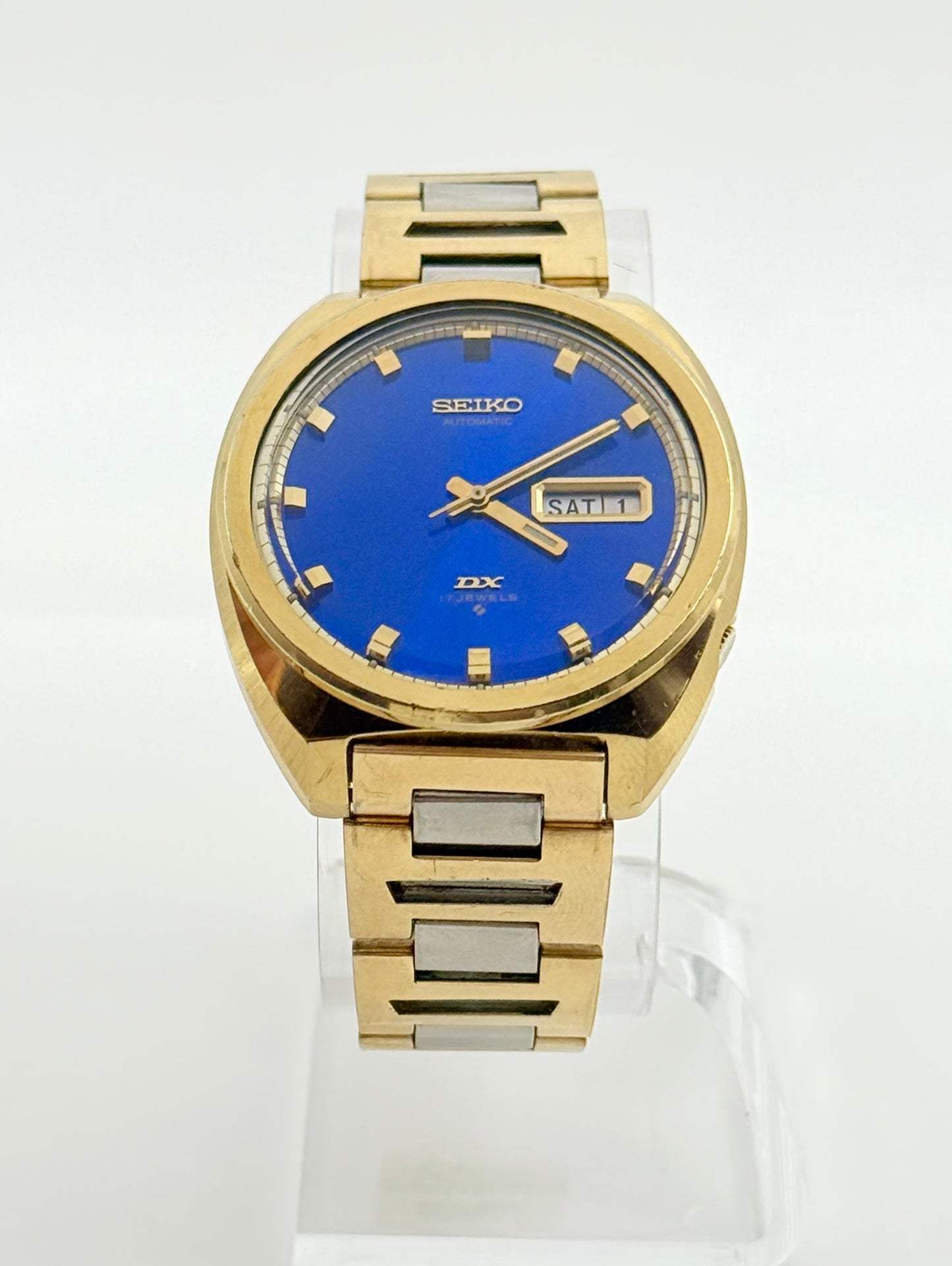 Vintage 1970 Seiko DX automatic watch, 39mm size case, 7.5in size wrist bracelet