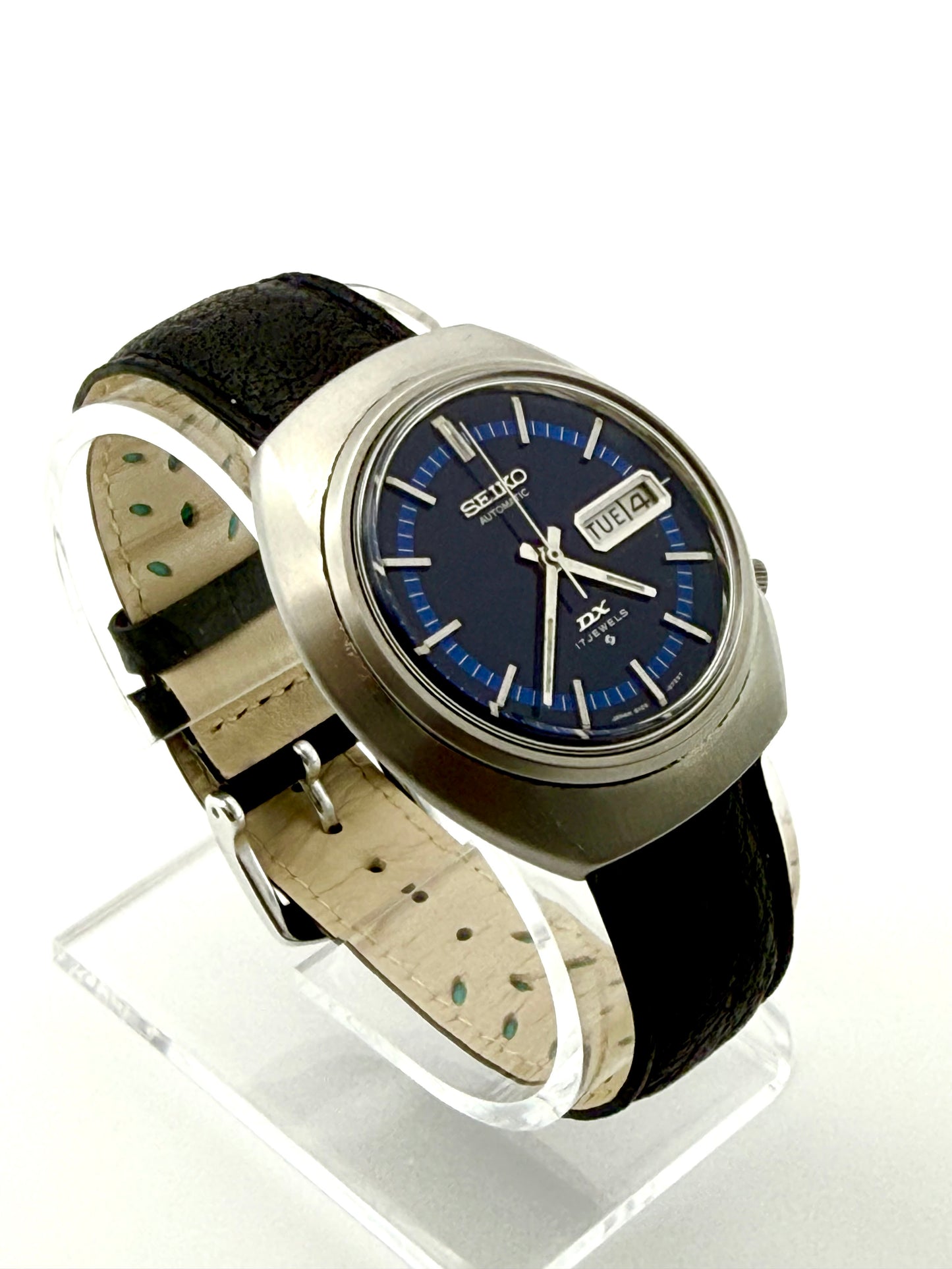 Vintage 1971 Seiko DX automatic watch, 39mm size case, 8in wrist leather band.