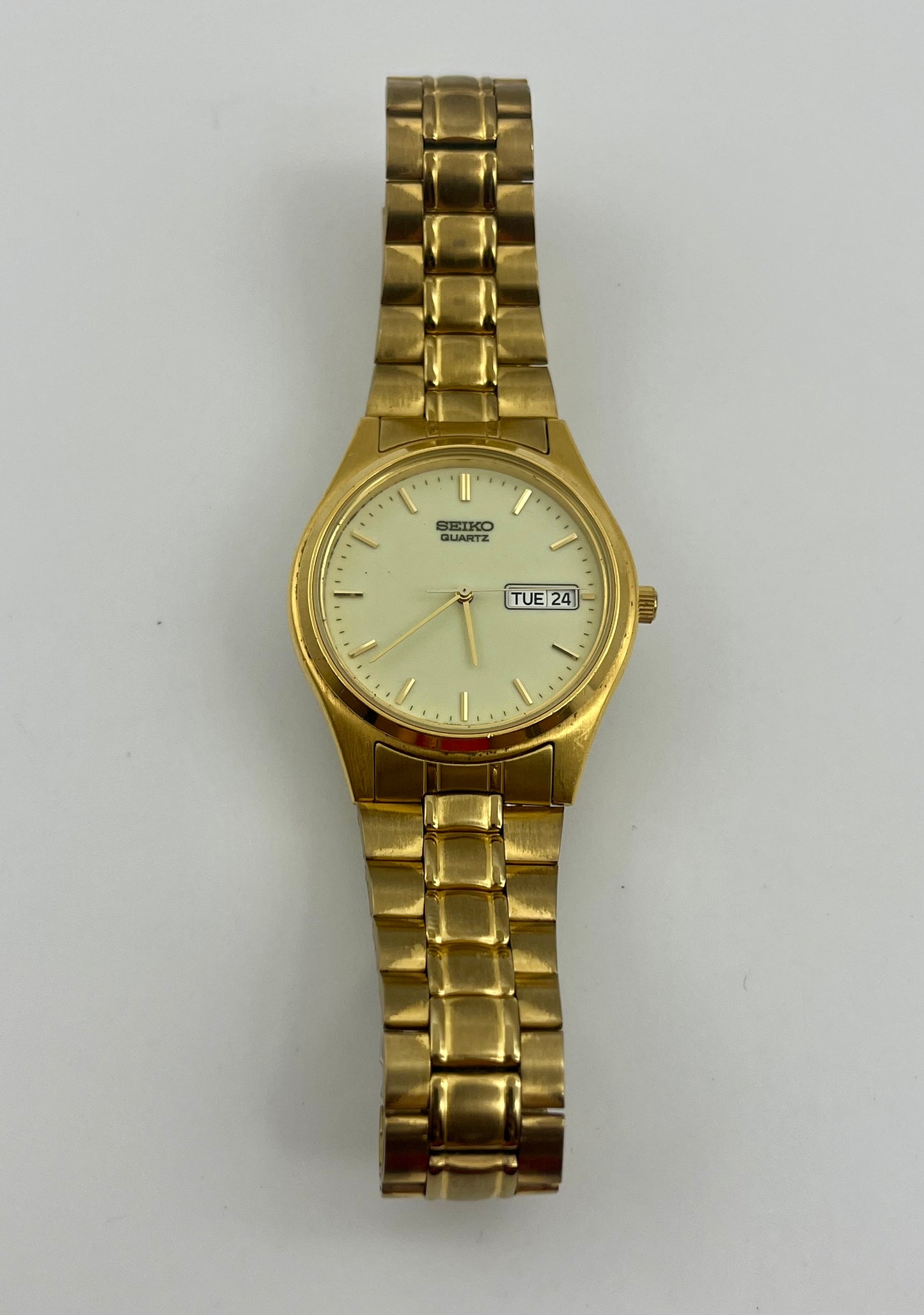 Seiko vintage 1994 gold tone watch, date indicator, 36mm size case, 6.5in wrist size band with the case watch