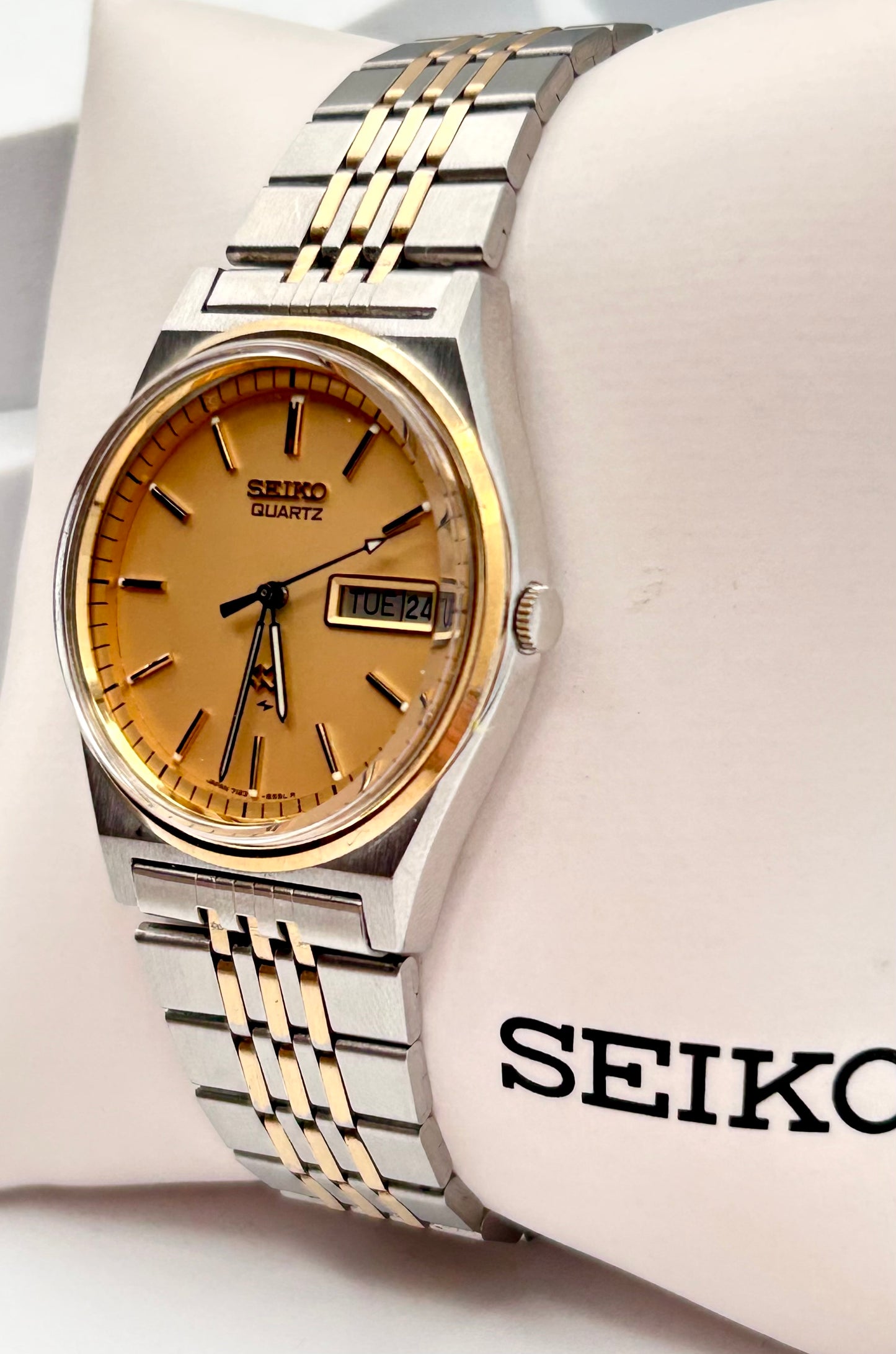 Vintage 1980 Seiko SQ watch, two tones, 36mm size case, 7.5in size wrist bracelet