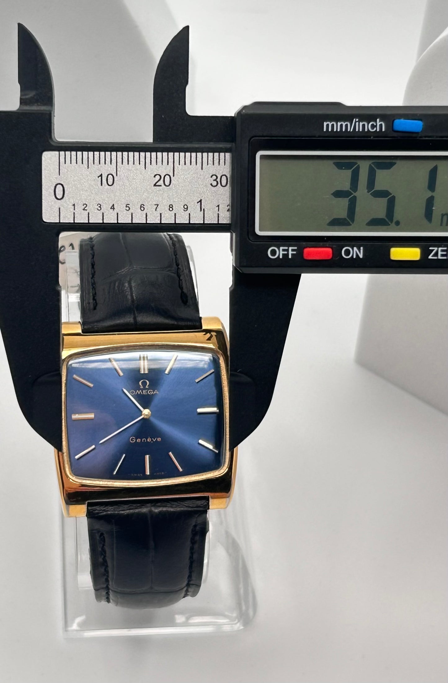 Vintage 1972 Omega Swiss watch, 35mm size case, 7in wrist leather band.