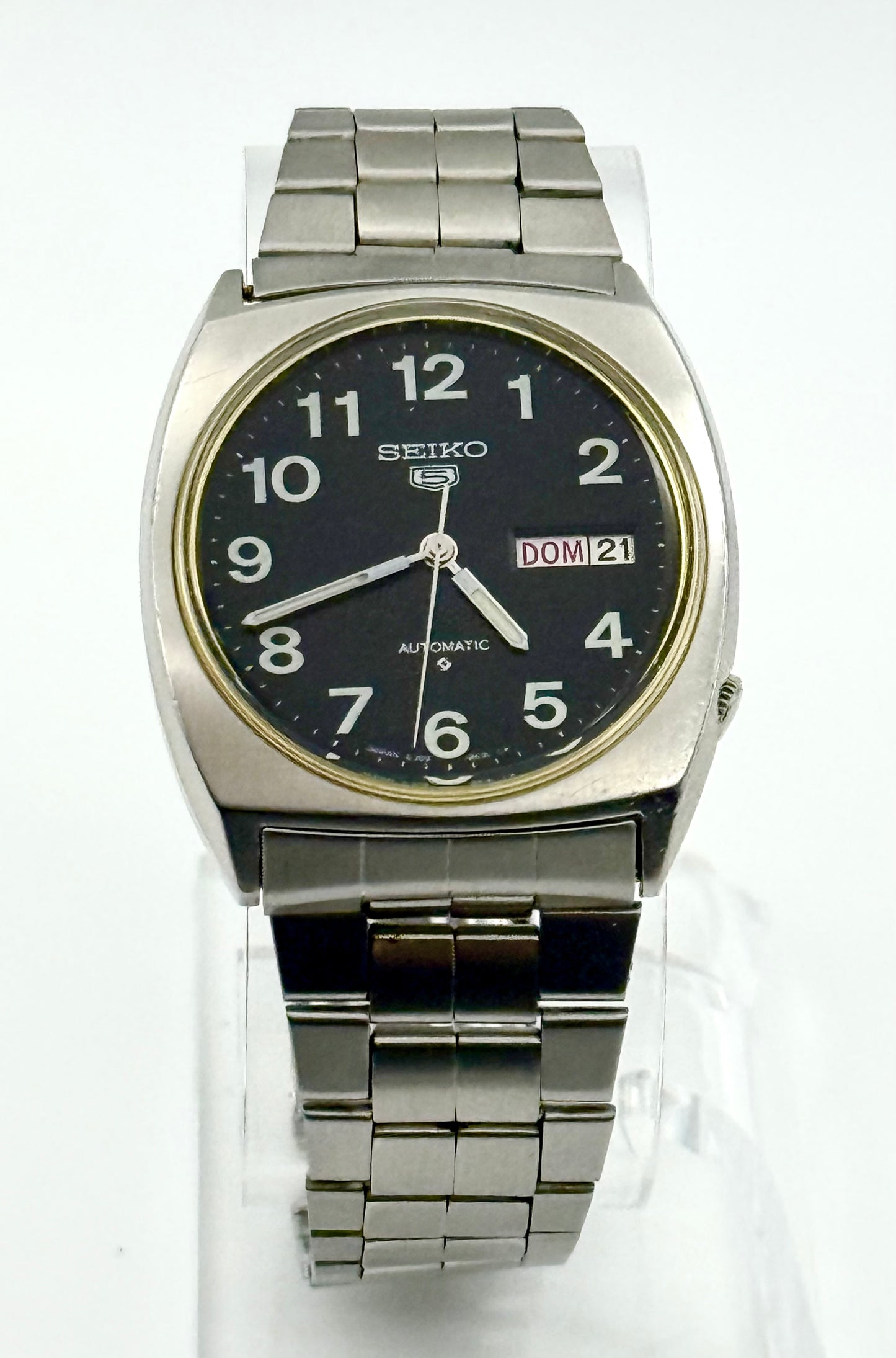 Vintage 1980 Seiko 5 automatic watch, 36mm size case, 7.5in size wrist bracelet.