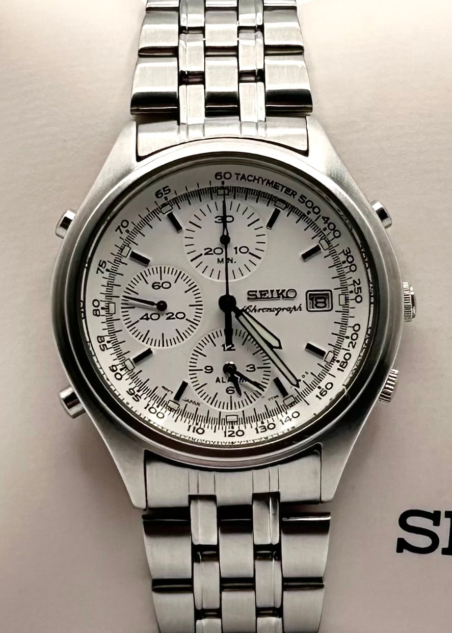 Vintage 1997 Seiko Chronograph watch, 40mm size case, 7.5in size wrist bracelet.
