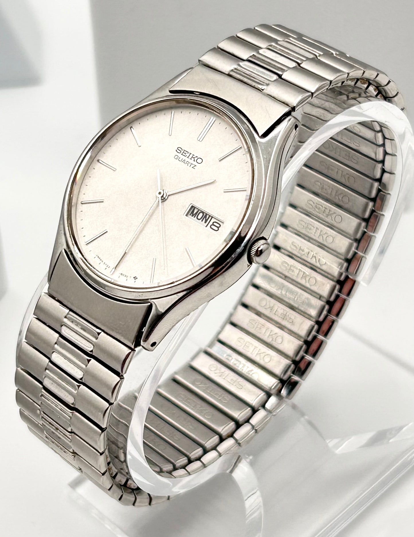 Vintage 2000 Seiko watch, 36mm size case, 7in size case