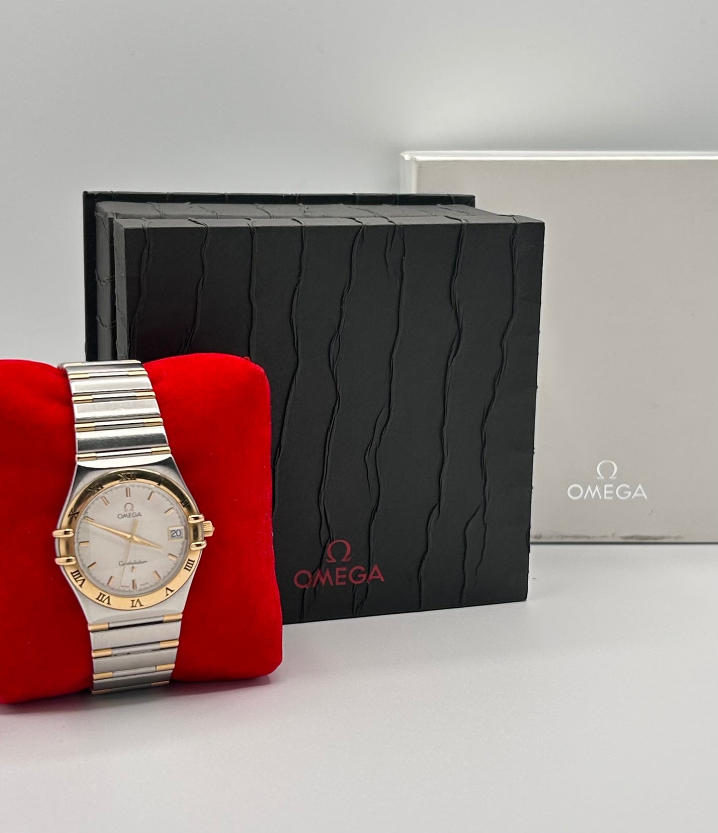 Vintage 1998 Omega Constellation 18k solid gold and stainless steel 39mm size case, 7.5in size wrist bracelet