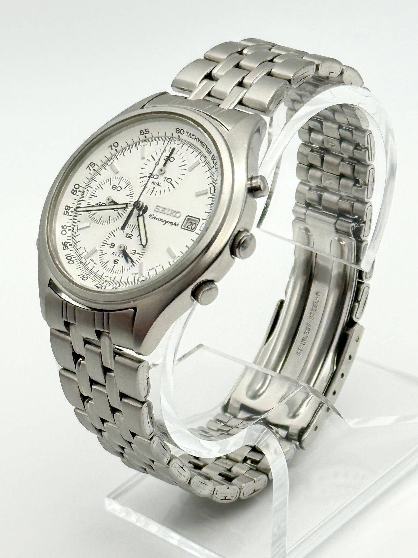 Vintage 1997 Seiko Chronograph watch, 40mm size case, 7.5in size wrist bracelet.