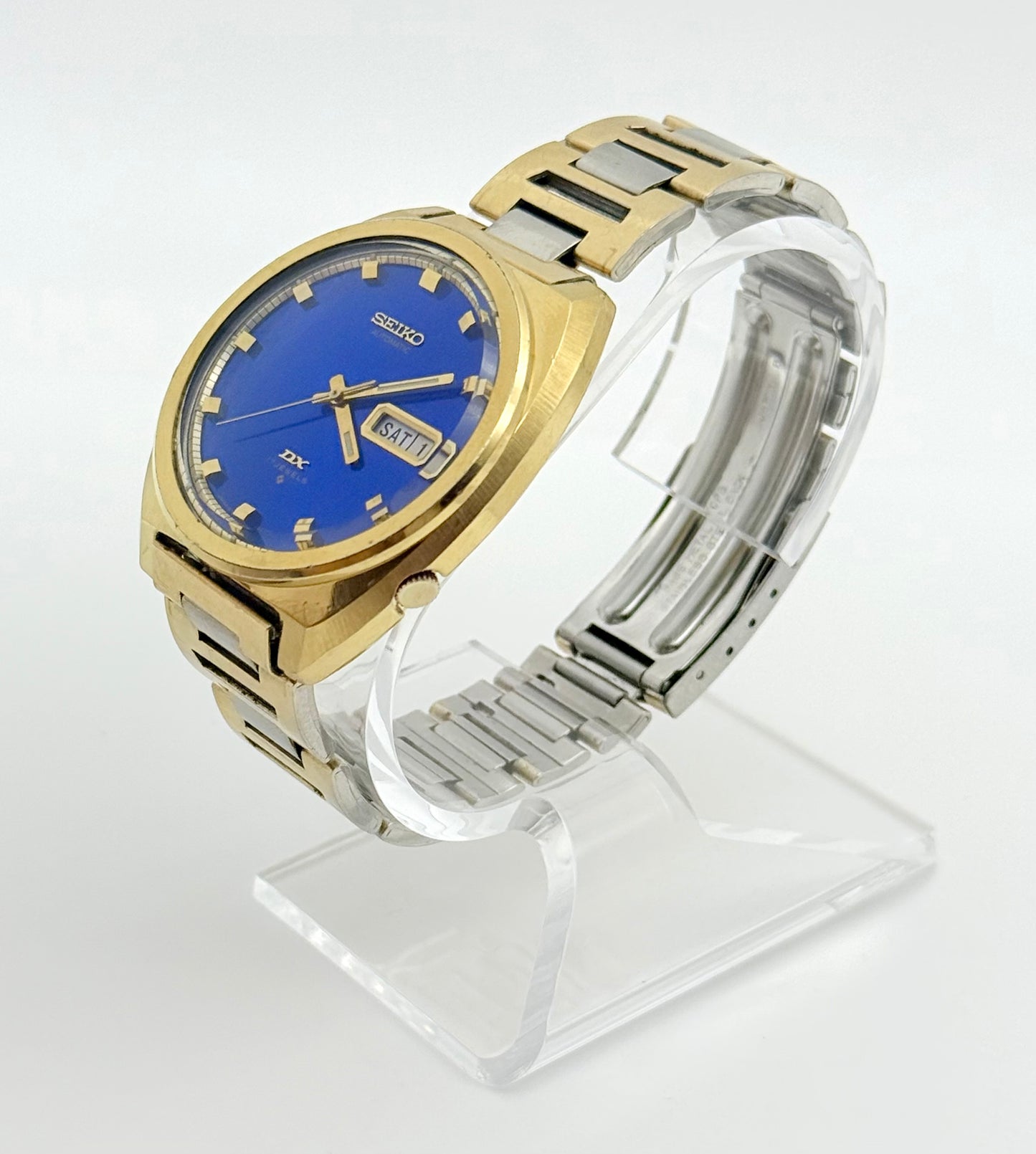 Vintage 1970 Seiko DX automatic watch, 39mm size case, 7.5in size wrist bracelet