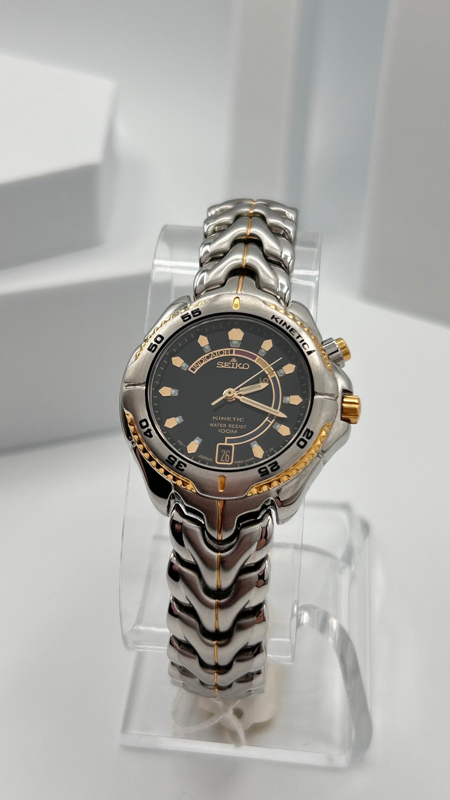 Vintage 2001 Seiko Kinetic women’s watch, 30mm size case, 6in size wrist bracelet