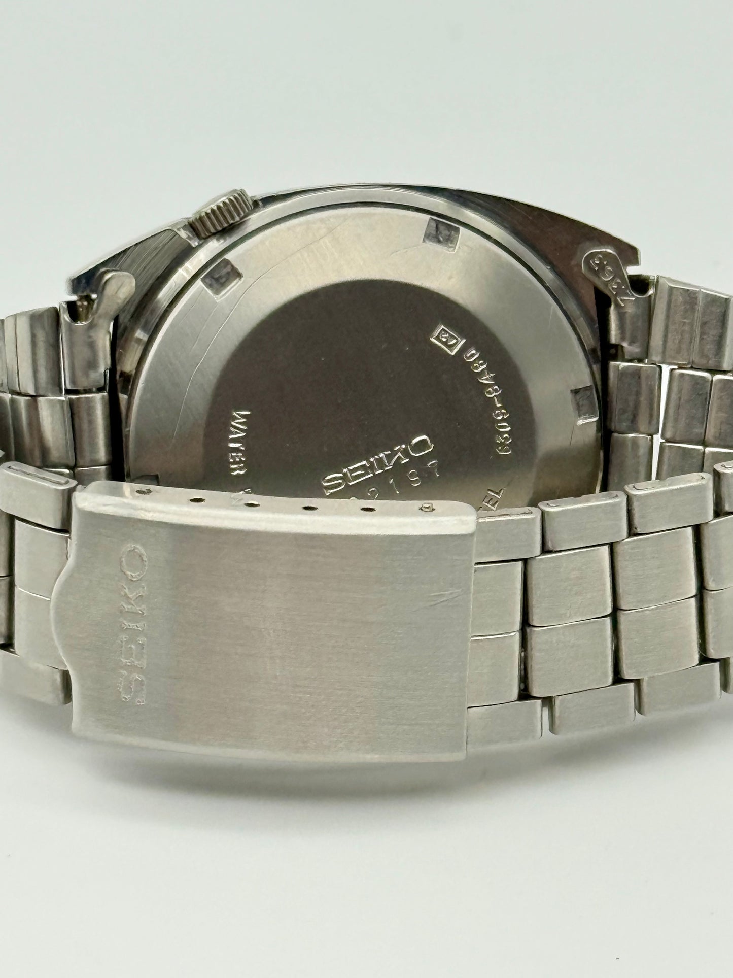 Vintage 1980 Seiko 5 automatic watch, 36mm size case, 7.5in size wrist bracelet.
