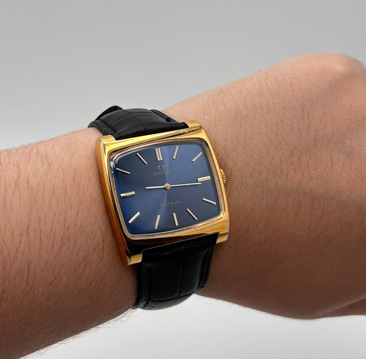 Vintage 1972 Omega Swiss watch, 35mm size case, 7in wrist leather band.